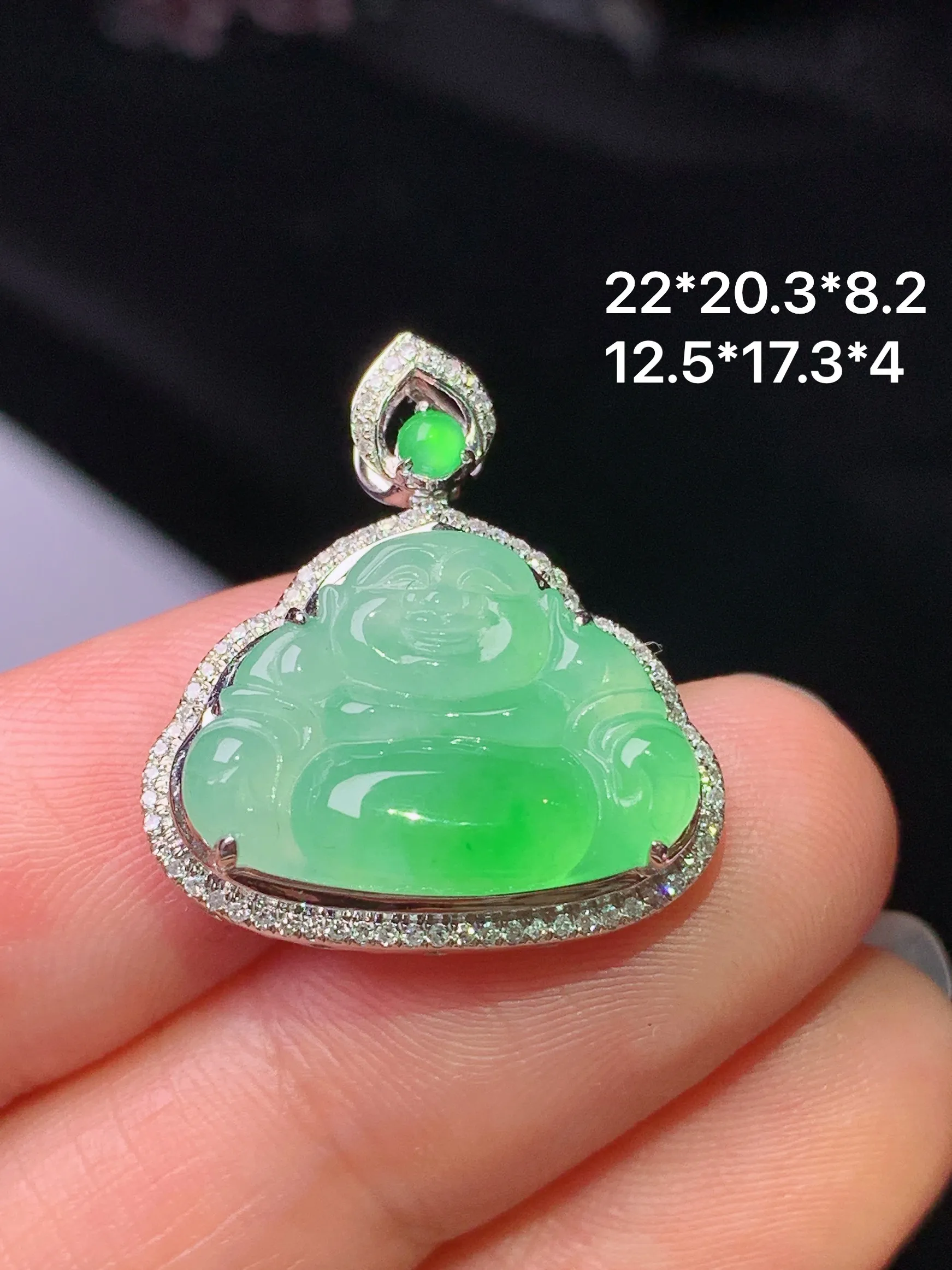 18k金钻镶嵌翠绿佛公吊坠 玉质细腻 色泽清新艳丽 整体尺寸22*20.3*8.2