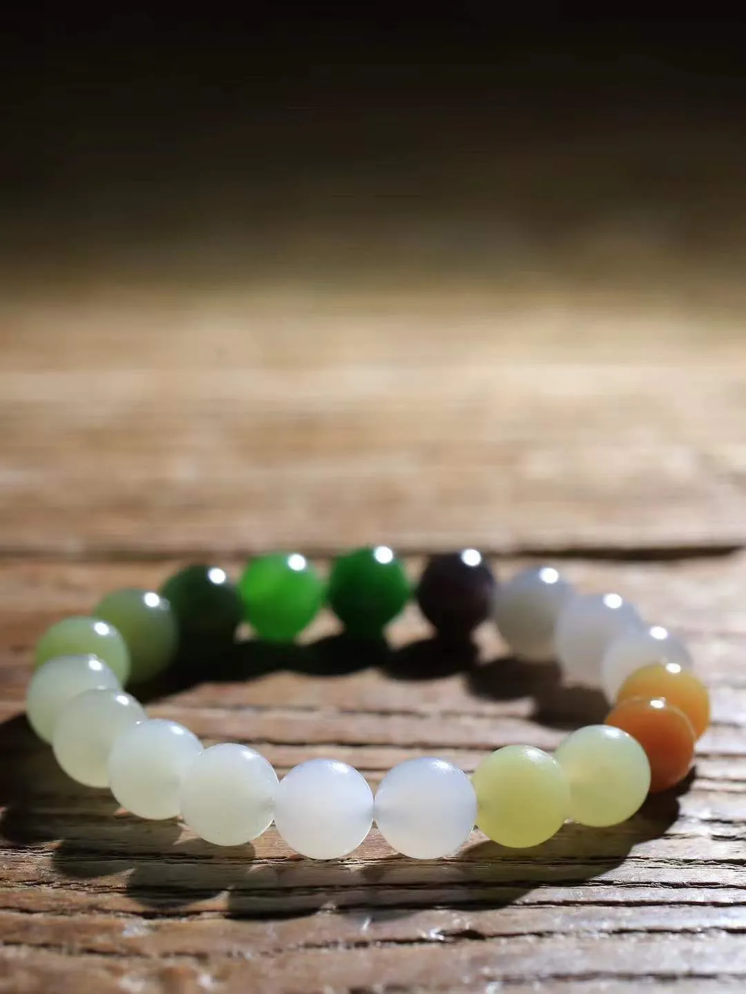 一套【珠圆玉润.套装】

精品和田玉多宝珠圆玉润项链 手串玉质细腻油润 饱满光滑 质朴无华，悠远简单，人心境界远，百世修炼深，心灵常驻善意持，觉悟人生百世修。项链重77.4克 尺寸取一10mm   手串重29.3克  尺寸取一10mm  751201000A