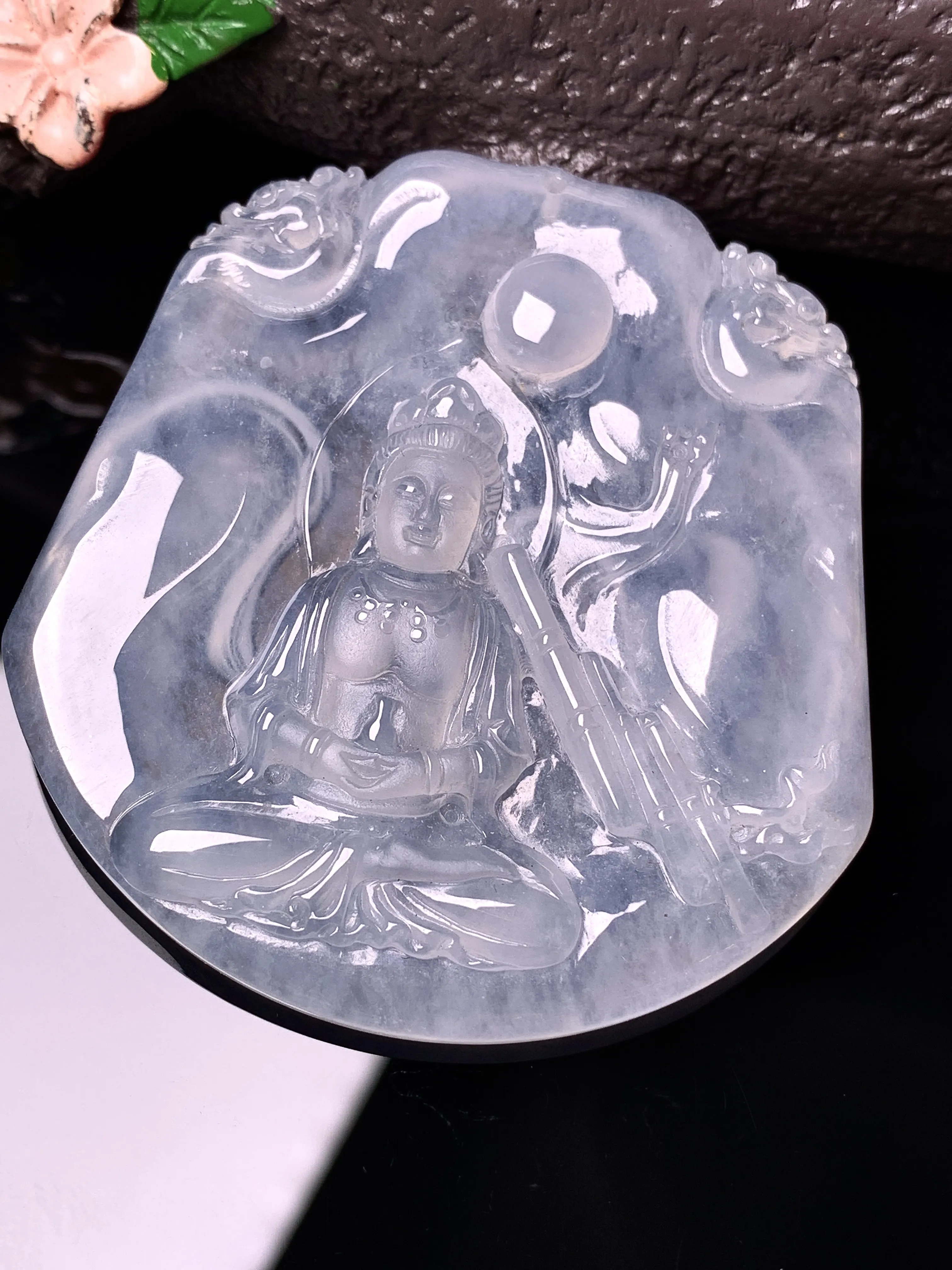 冰种观音菩萨吊坠 玉质细腻 色泽清新艳丽 整体尺寸54*50.2*5.5