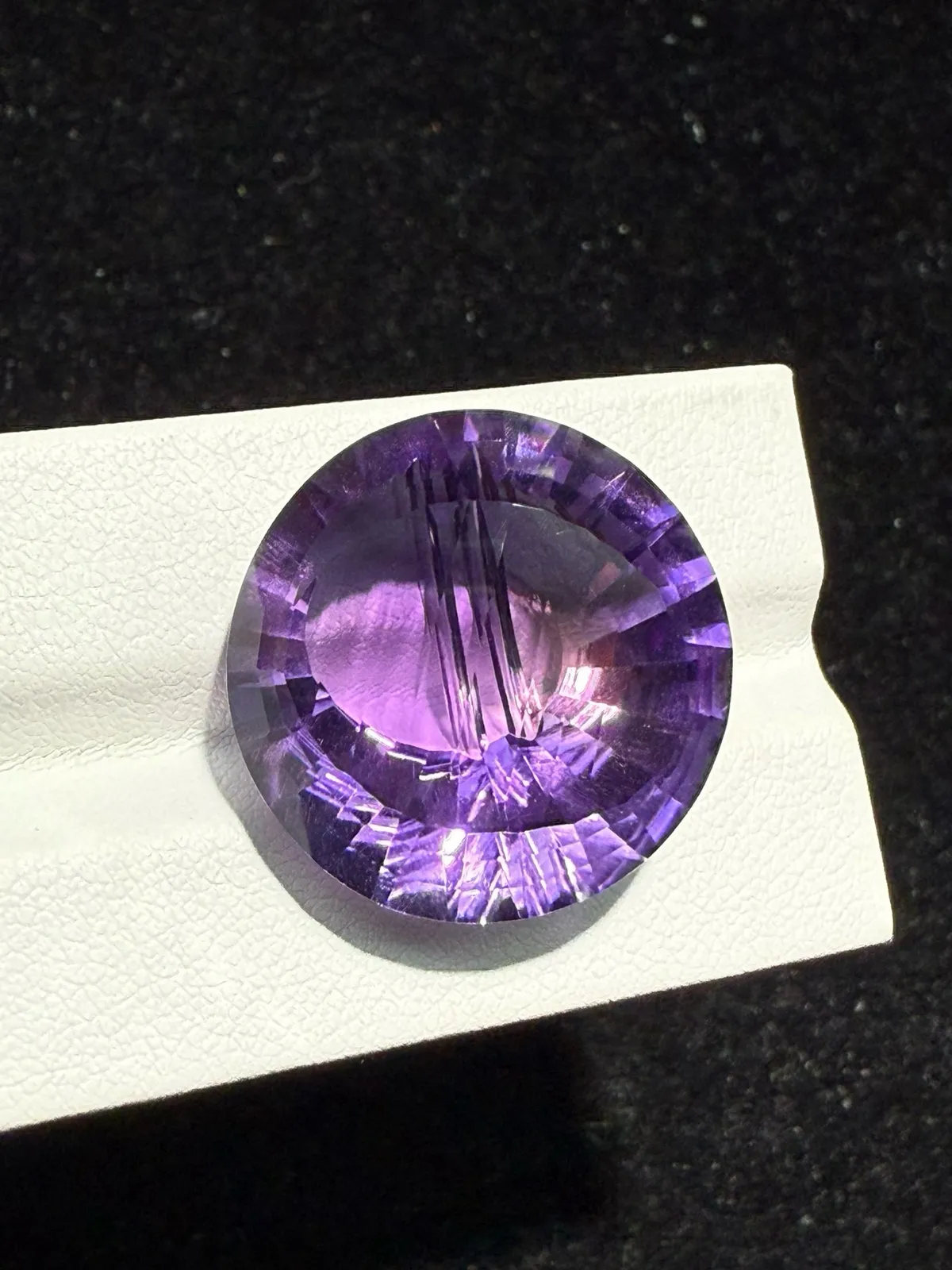 【高端珠宝】天然极美紫水晶裸石
重量: 37.89ct  规格: 23.3*23.2*12.2毫米
