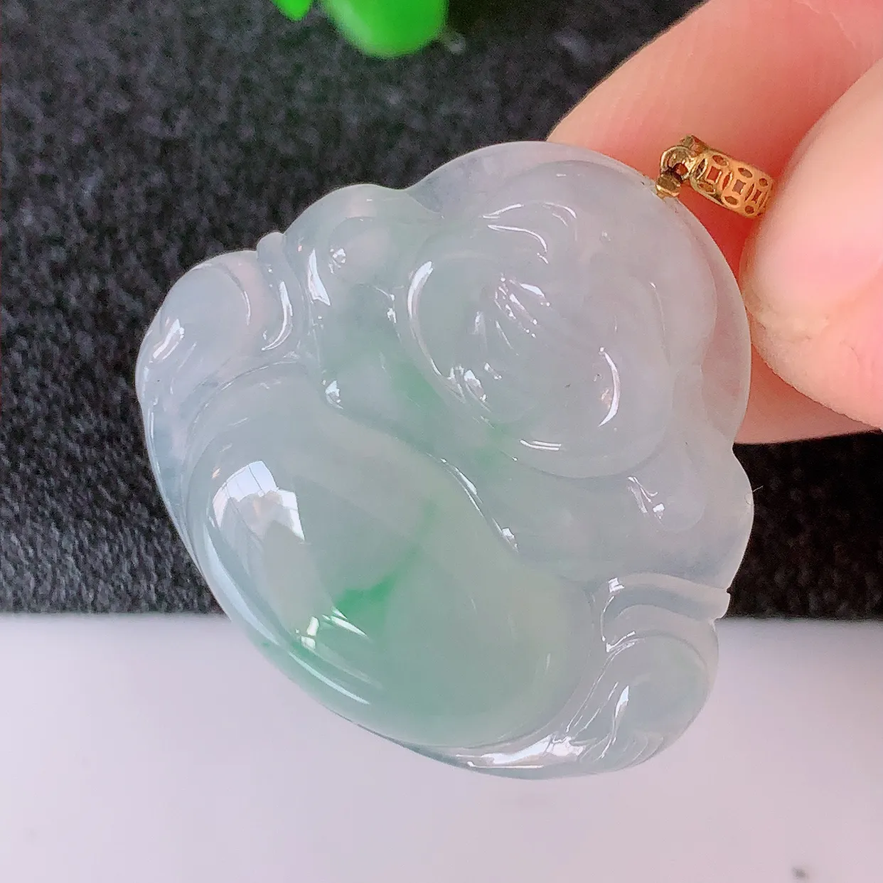 18K金镶嵌冰种飘绿翡翠佛公吊坠，玉笑佛，饱满，开脸喜庆，品佳品，配戴优雅迷人！#49.18整体29裸石25.5*23.8*5.6