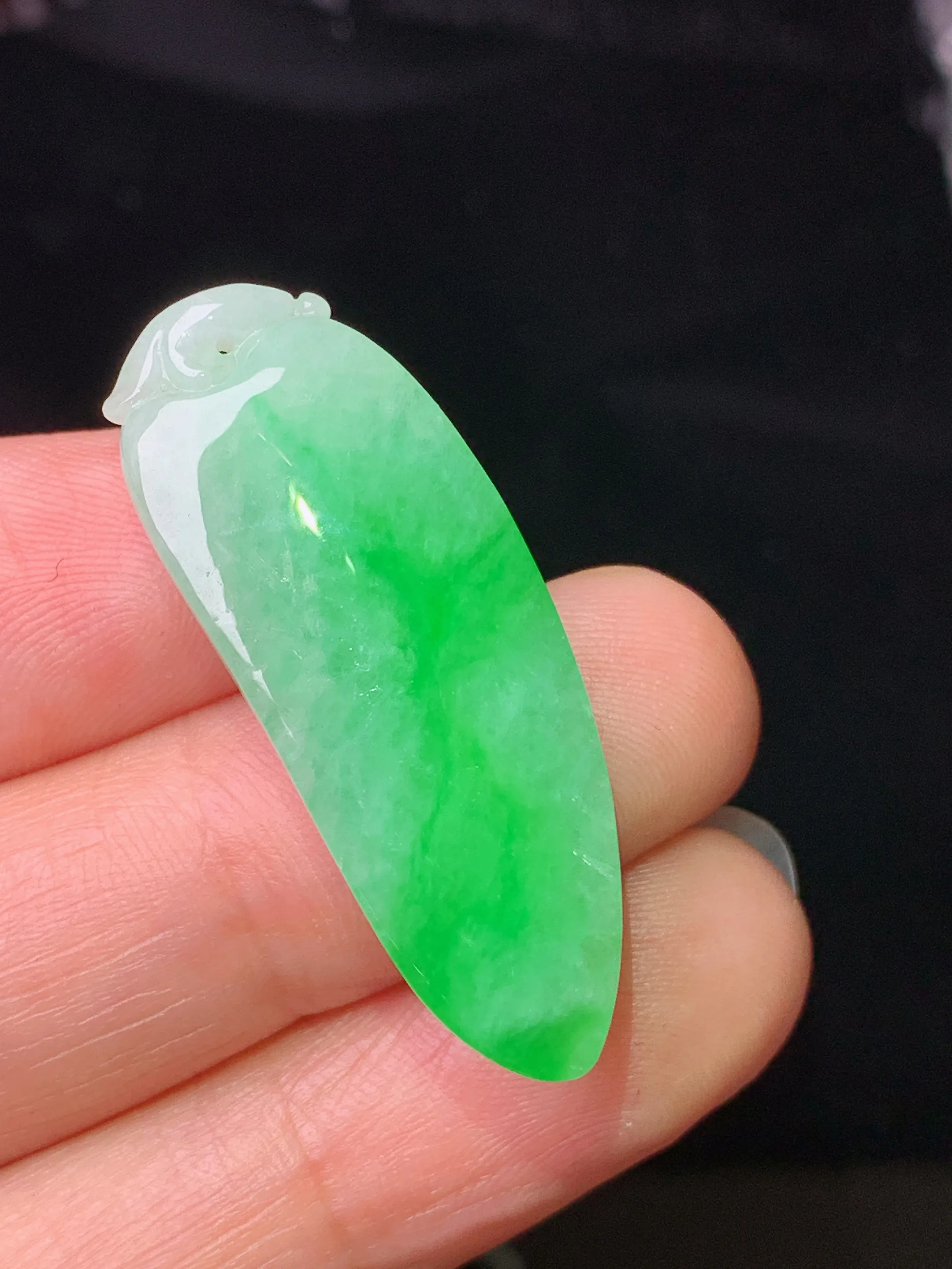 翠绿福瓜吊坠 玉质细腻 色泽清新艳丽 整体尺寸35*13*7.2