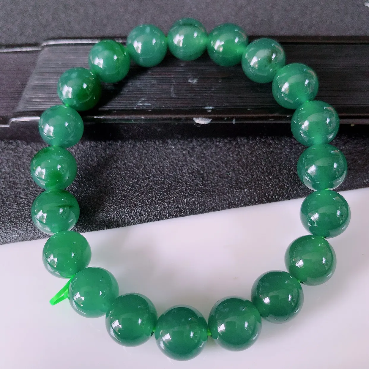 自然光实拍，冰种飘花翡翠手串手链，种老水足，冰清玉润  颜色漂亮  #46.18取一尺寸10