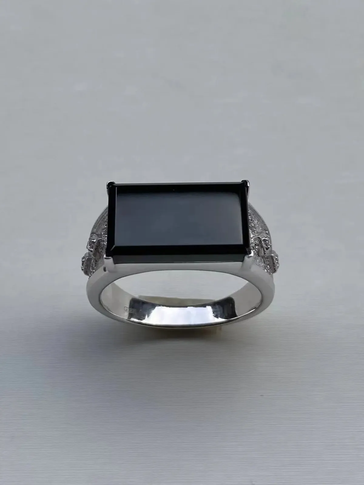 墨翠：【方形戒指】18K金+南非钻镶嵌，细腻干净，黑度极黑，性价比高·做工精致，打灯透绿 裸石尺寸：16.1*9.6