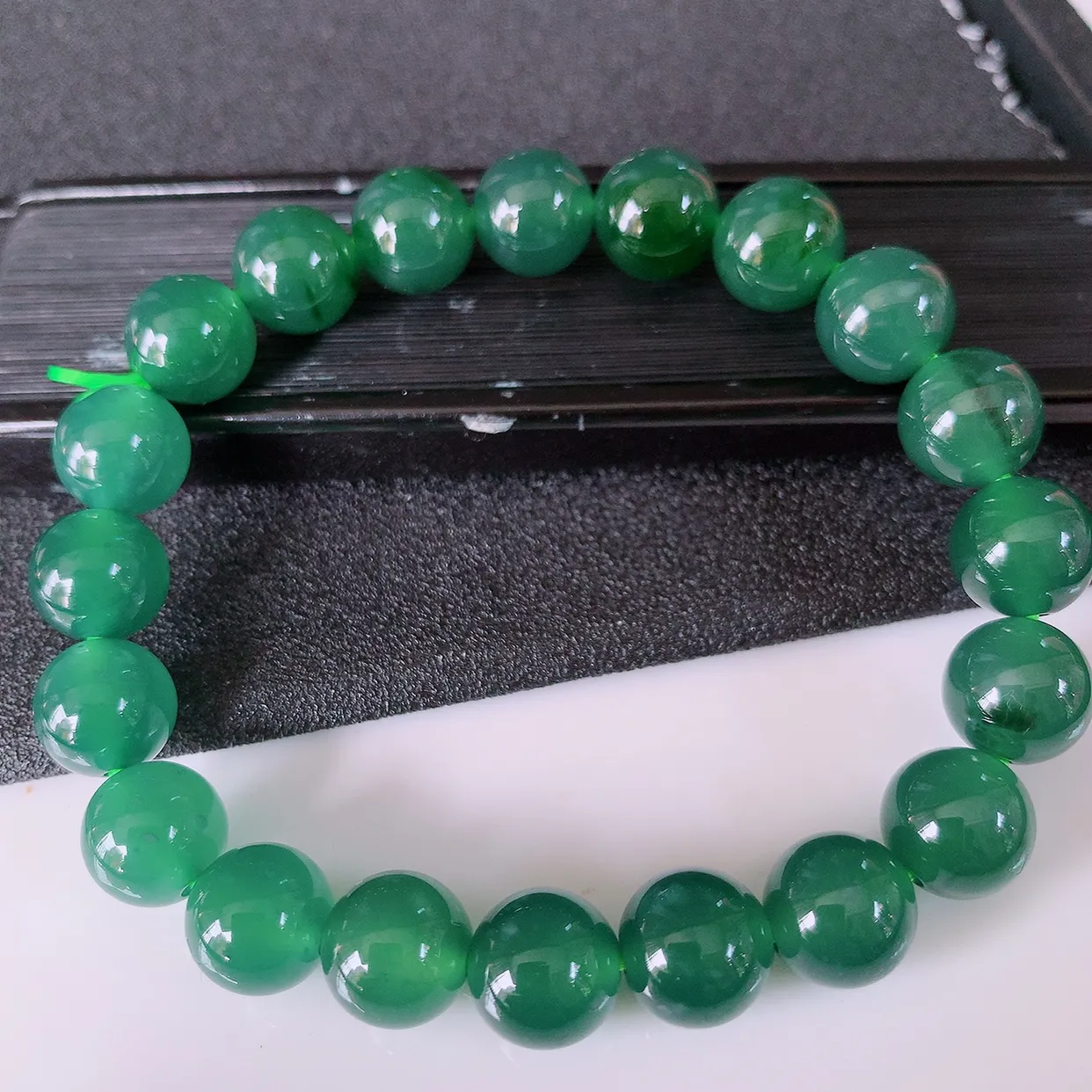 自然光实拍，冰种飘花翡翠手串手链，种老水足，冰清玉润  颜色漂亮  #46.18取一尺寸10