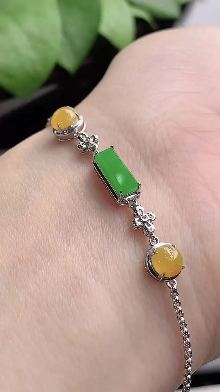 a货翡翠冰种18K金镶嵌黄翡蛋面阳绿无事牌手链 尺寸8.6×3.3×4.3mm 重量2.25g 1216