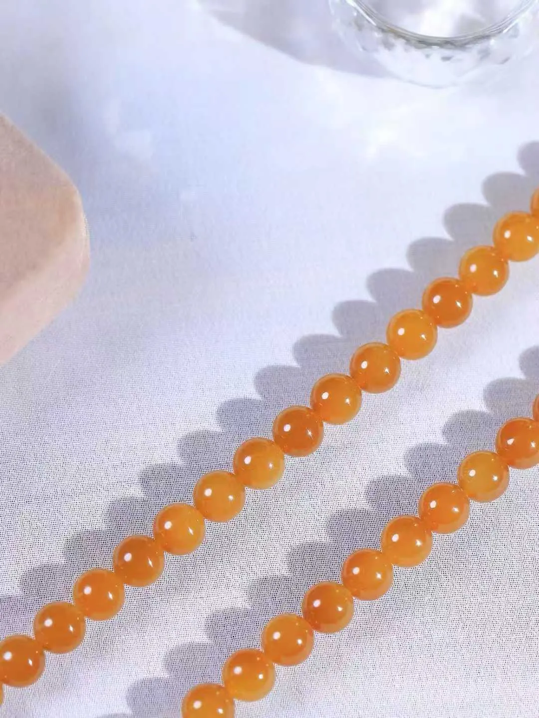 【珠圆玉润.项链】

收藏级臻品️和田玉糖玉珠圆玉润项链 玉质温润细腻  整串打磨圆润，佩戴舒适。珠珠落玉盘，间关莺语花底滑，一生美好时光，无论身在何处，都有它相伴相守。事事顺遂，幸福美满，吉祥如意。重85.2克 尺寸取一7.9mm  791251978A