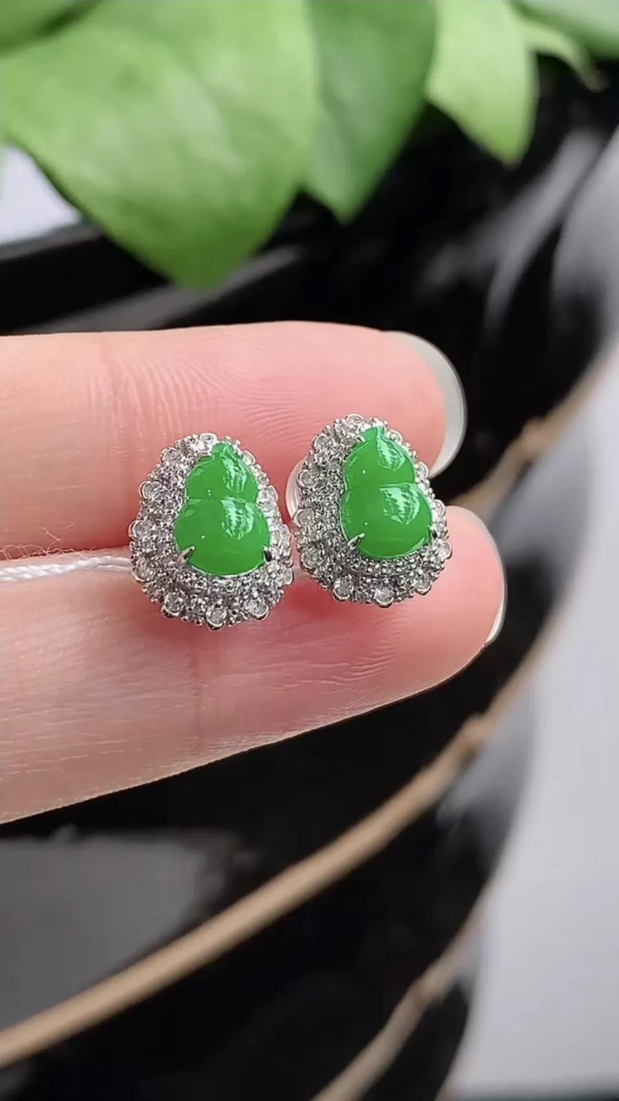 a货翡翠冰种18K金伴钻镶嵌阳绿葫芦耳钉 尺寸7×5mm 重量2.42g 1216