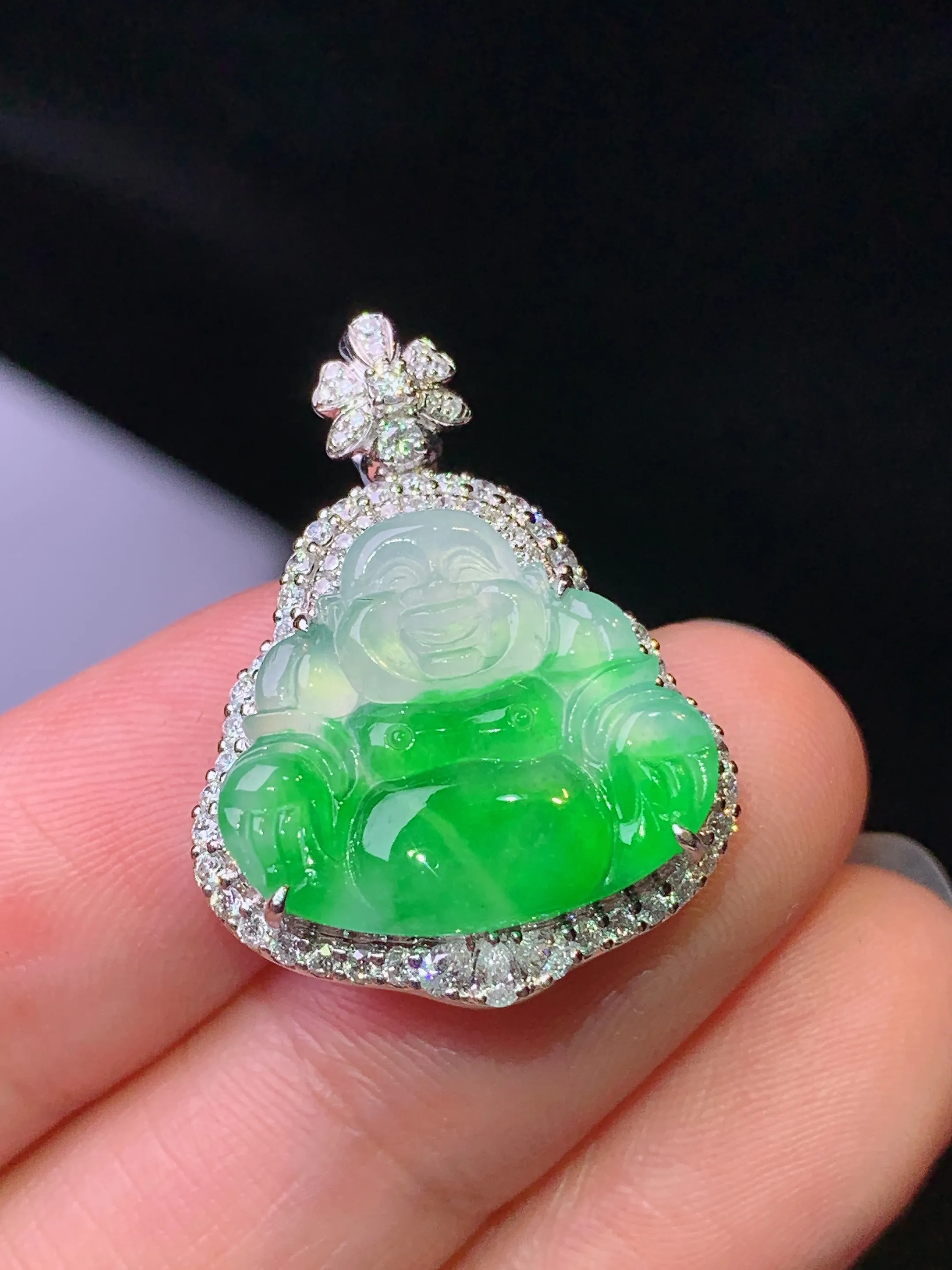 18k金钻镶嵌翠绿佛公吊坠 玉质细腻 色泽清新艳丽 整体尺寸26.5*20*8.6
