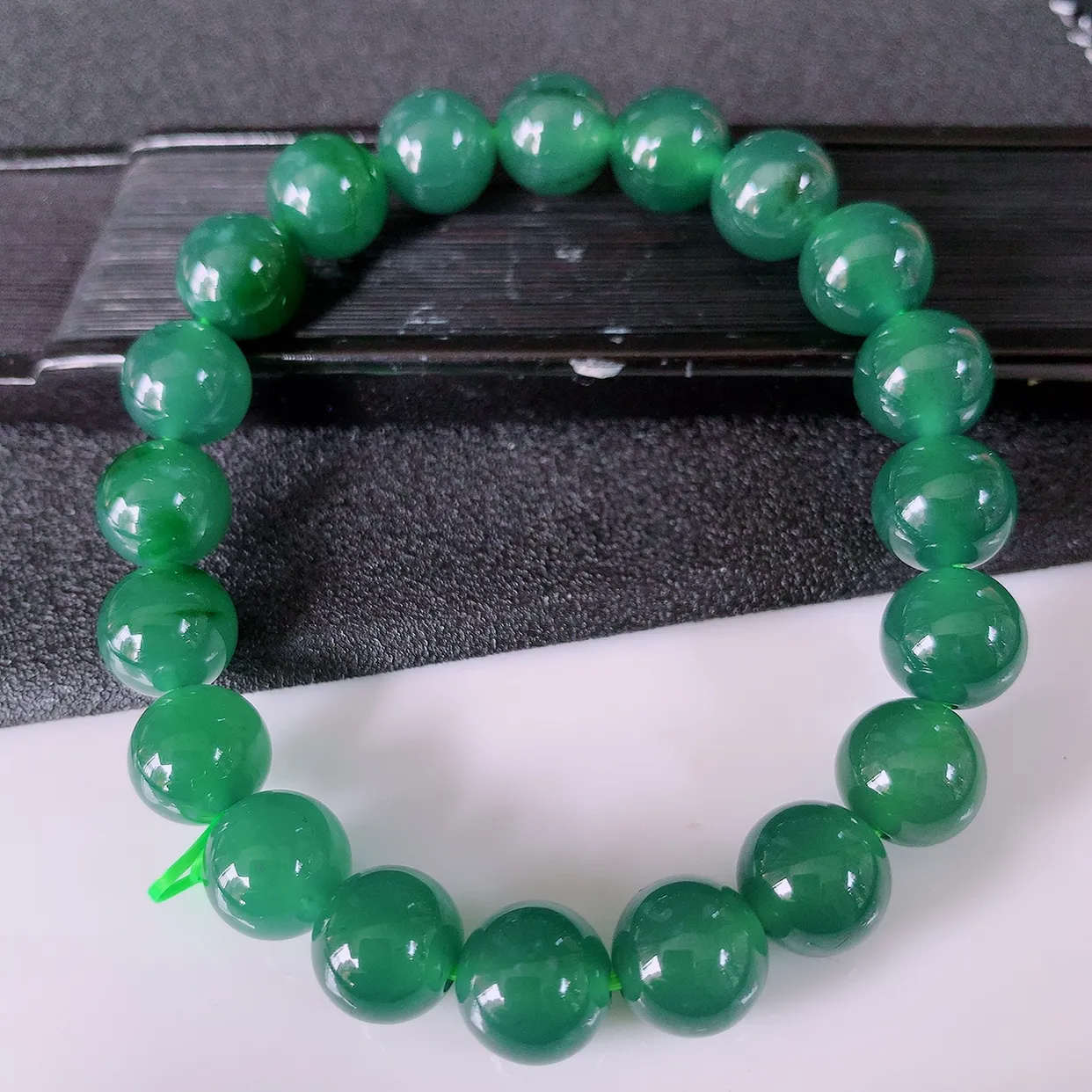 自然光实拍，冰种飘花翡翠手串手链，种老水足，冰清玉润  颜色漂亮  #46.18取一尺寸10