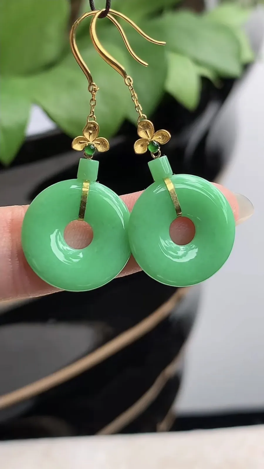 a货翡翠冰种18K金镶嵌满绿平安环耳坠 尺寸16×2.5mm 重量3.30g 1216