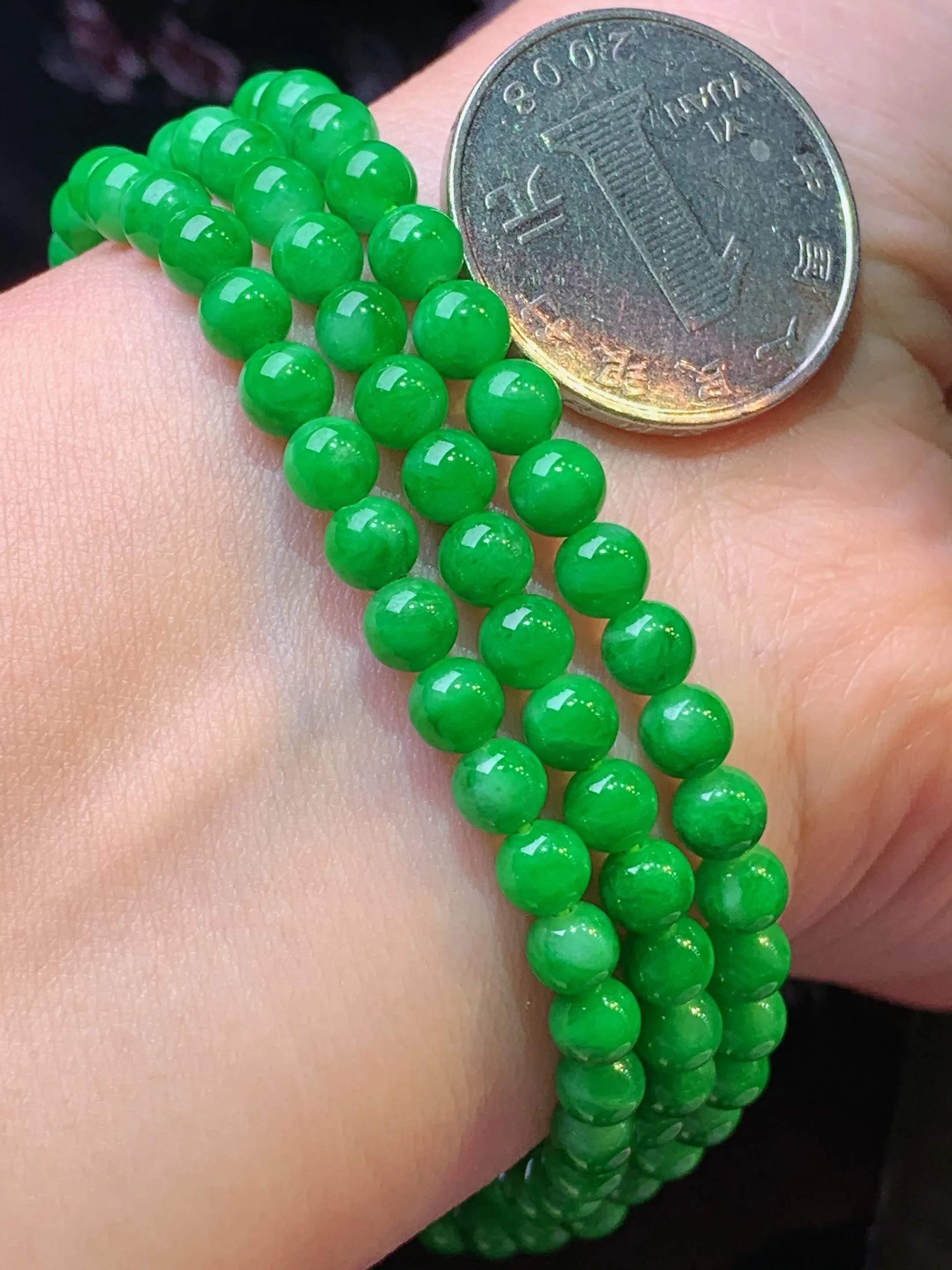 满绿圆珠项链 玉质细腻 色泽清新艳丽 整体尺寸5.2