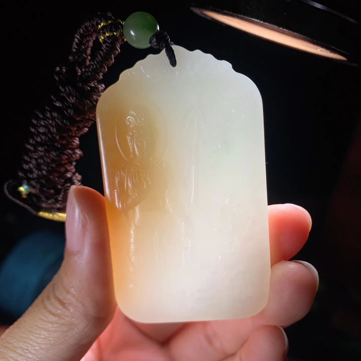 和田玉糖料站观音牌子挂件。尺寸65/38/8重50.5克。玉质细腻油润。手推出油。品相大气。lt251220