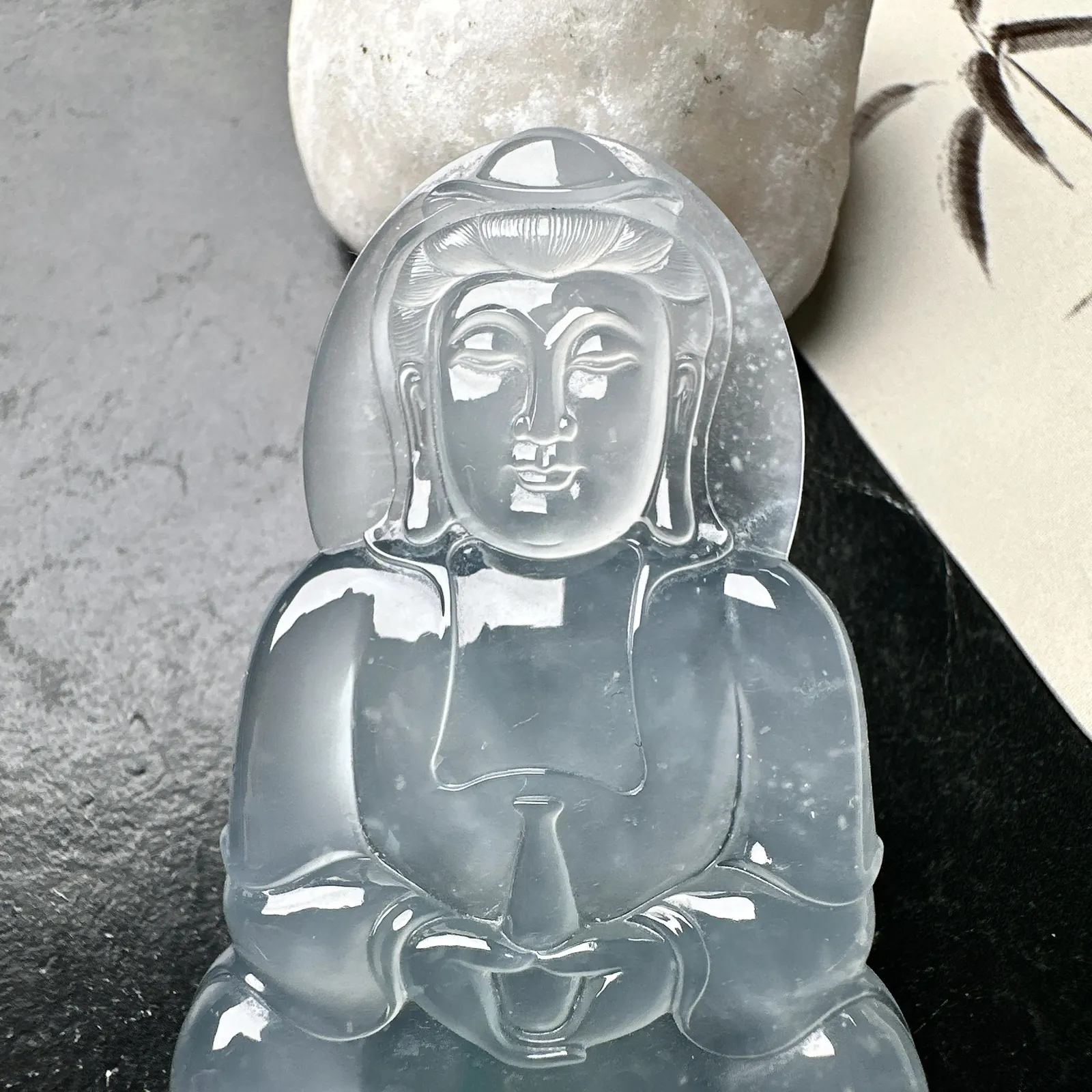 【冰种飘花正装观音吊坠】质地细腻，通透度上佳，冰感十足，适合佩戴，收藏品质