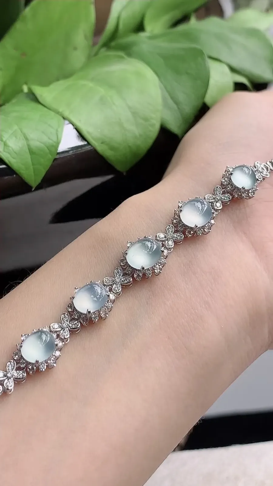 a货翡翠高冰种18K金伴钻镶嵌白月光蛋面手链 尺寸8×7×7mm 重量9.42g 1216