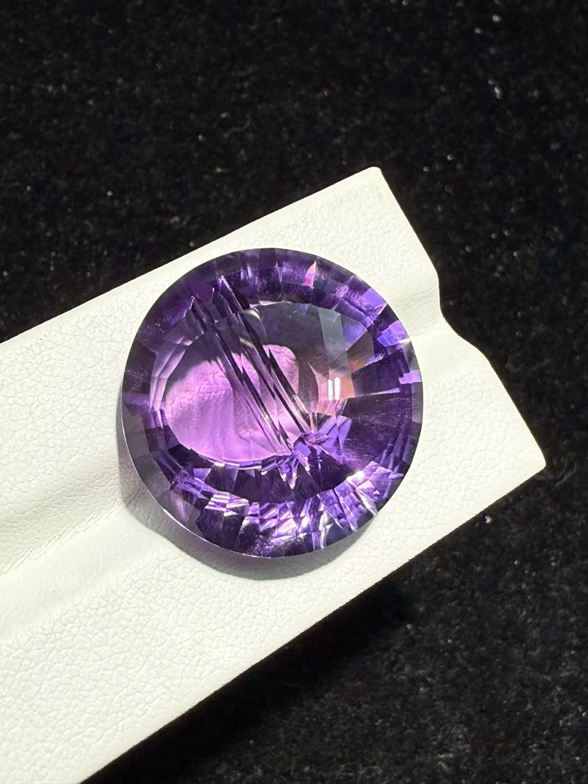 【高端珠宝】天然极美紫水晶裸石
重量: 37.89ct  规格: 23.3*23.2*12.2毫米
