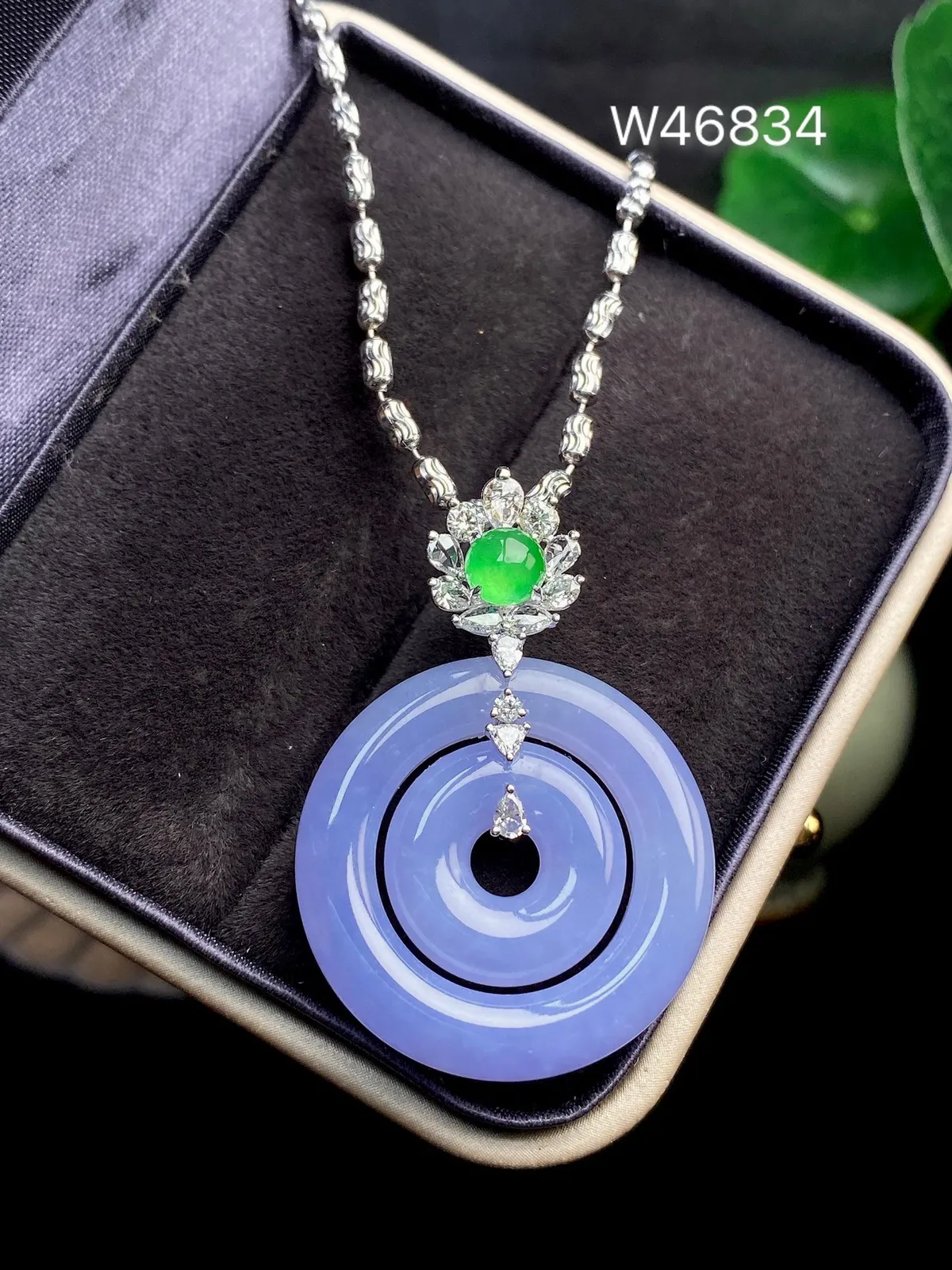 【冰种紫罗兰扣】甜甜圈双扣，质地细腻，冰感十足，通透闪亮，18k金钻镶嵌，裸石尺寸25.7**5毫