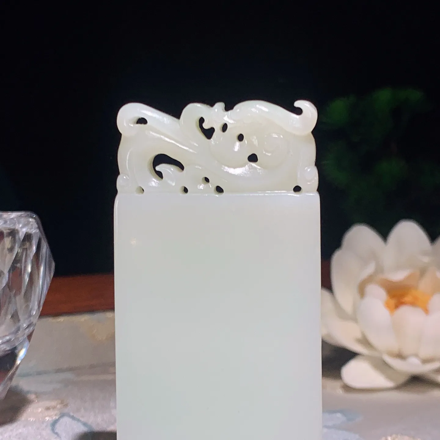 收藏级！新疆和田玉蓝翠平安无事牌挂件。尺寸72/38/12重89克。玉质细腻油润。手推出油。品相大气。lt251220