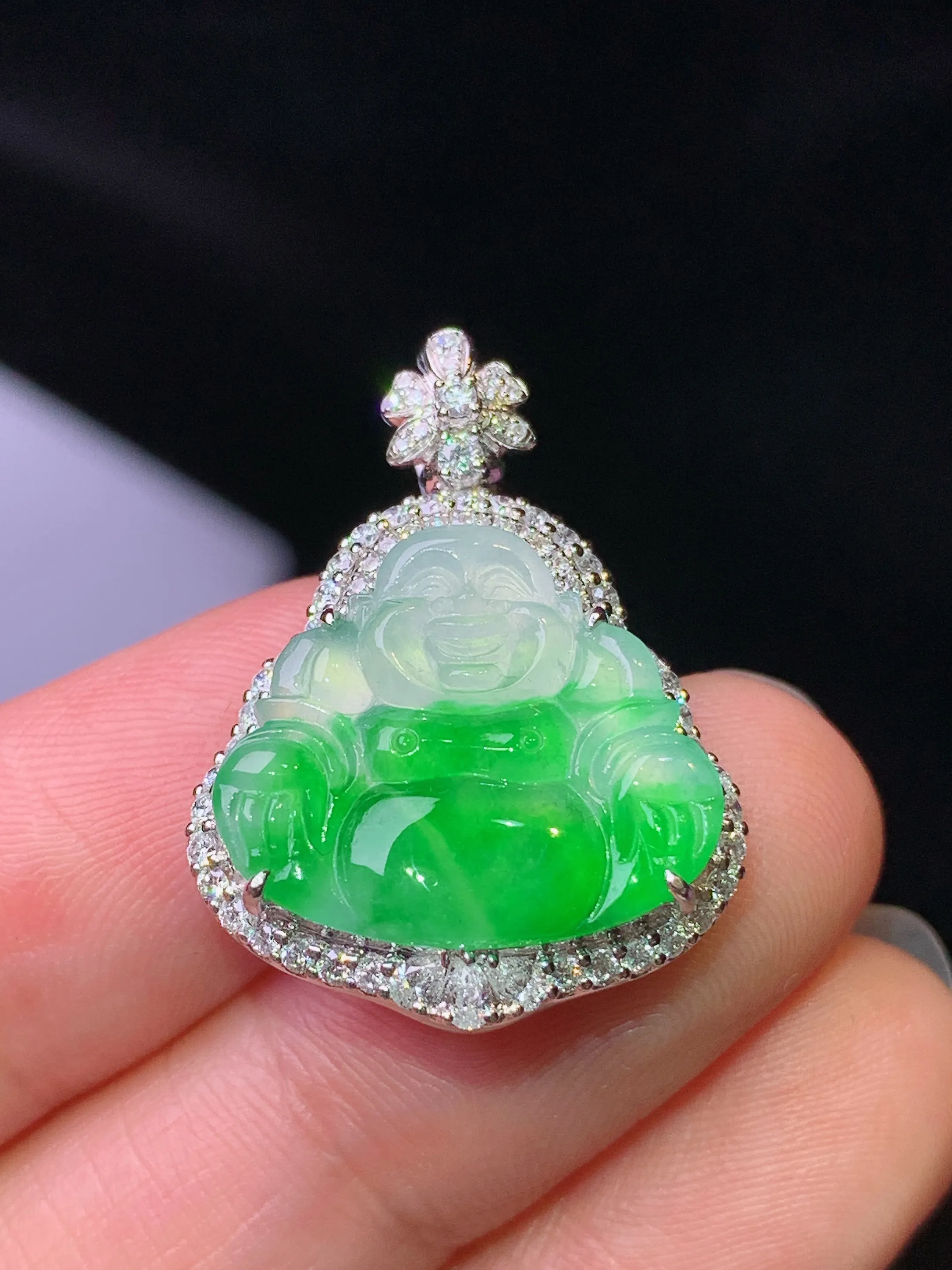 18k金钻镶嵌翠绿佛公吊坠 玉质细腻 色泽清新艳丽 整体尺寸26.5*20*8.6
