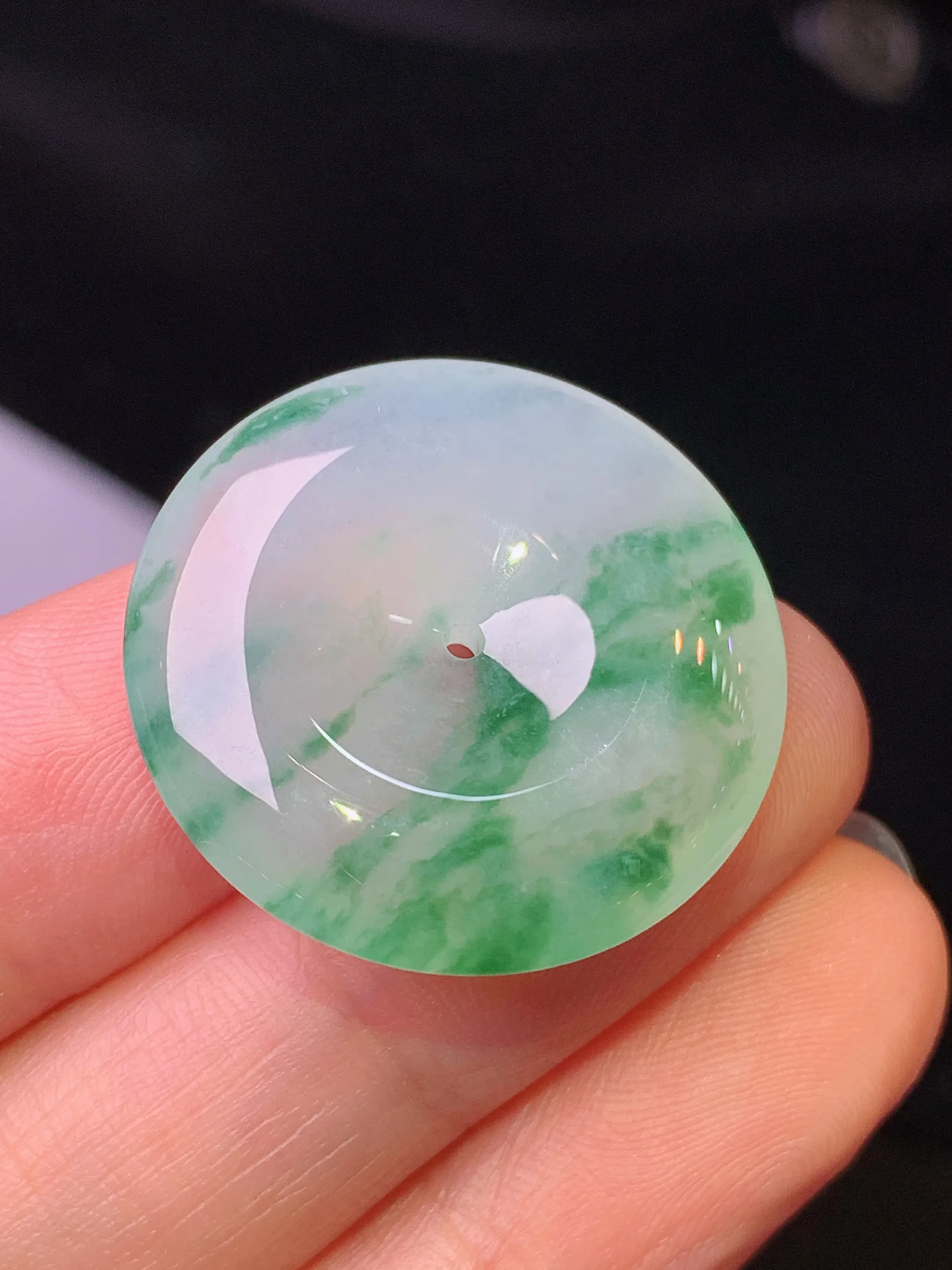 冰种飘绿平安扣吊坠 玉质细腻 色泽清新 艳丽 整体尺寸25.5*5.6