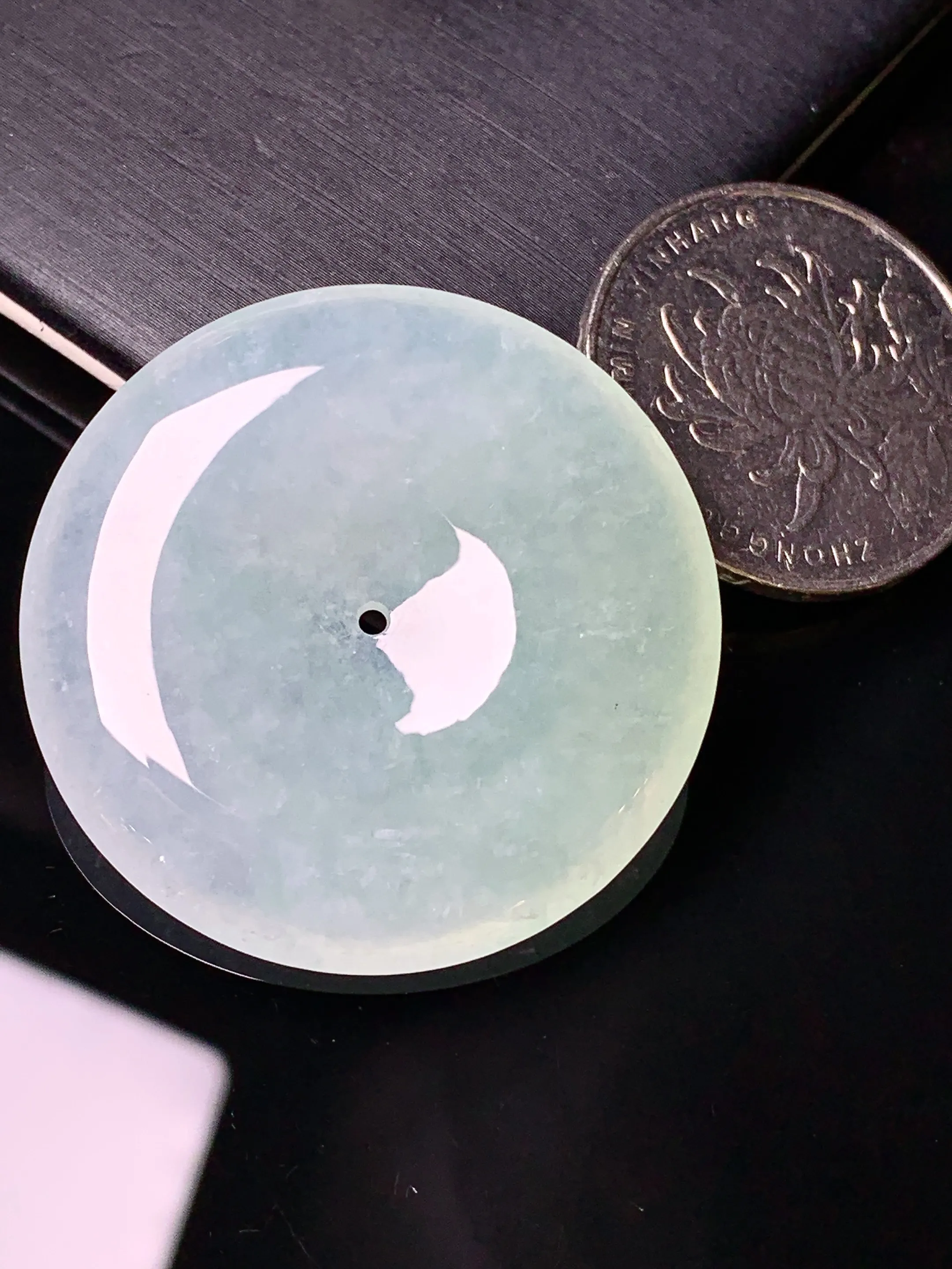 冰种平安扣吊坠 玉质细腻 色泽清新艳丽 整体尺寸36*5.8