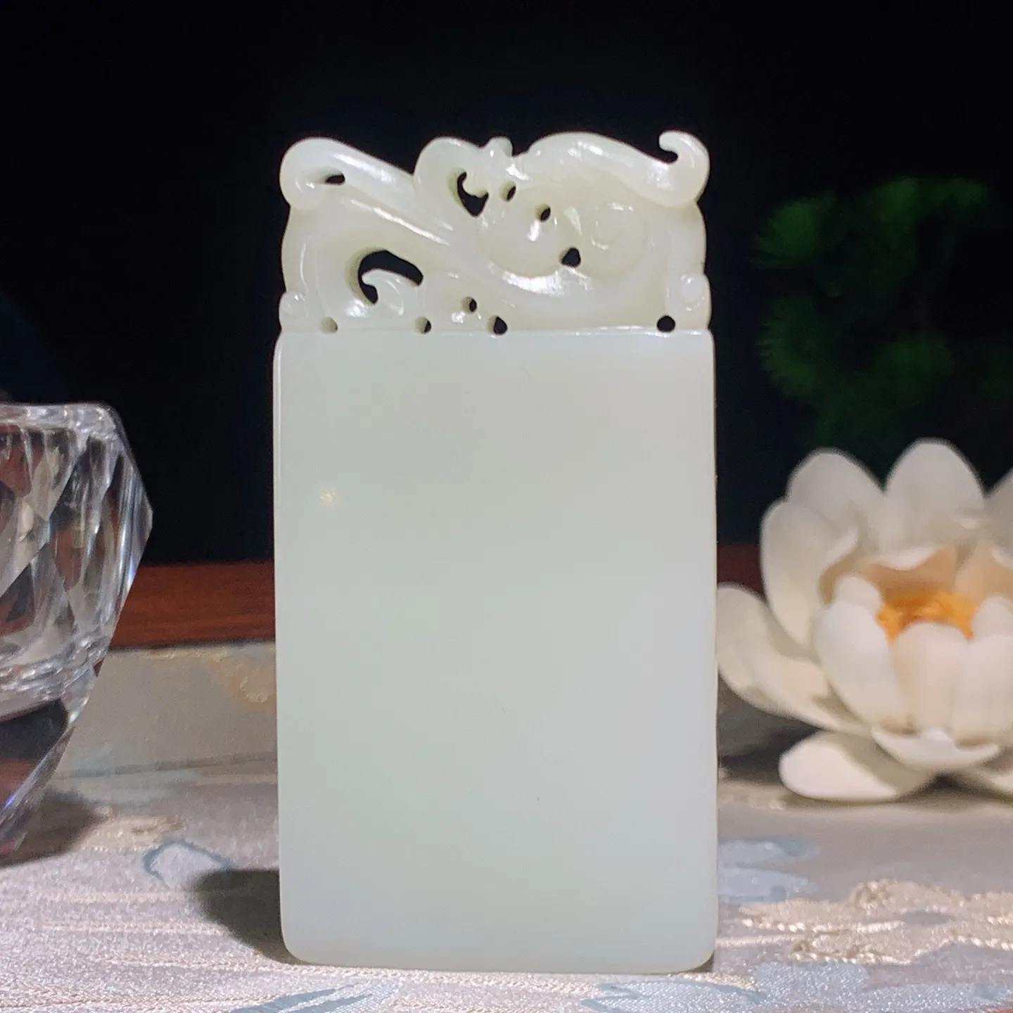 收藏级！新疆和田玉蓝翠平安无事牌挂件。尺寸72/38/12重89克。玉质细腻油润。手推出油。品相大气。lt251220