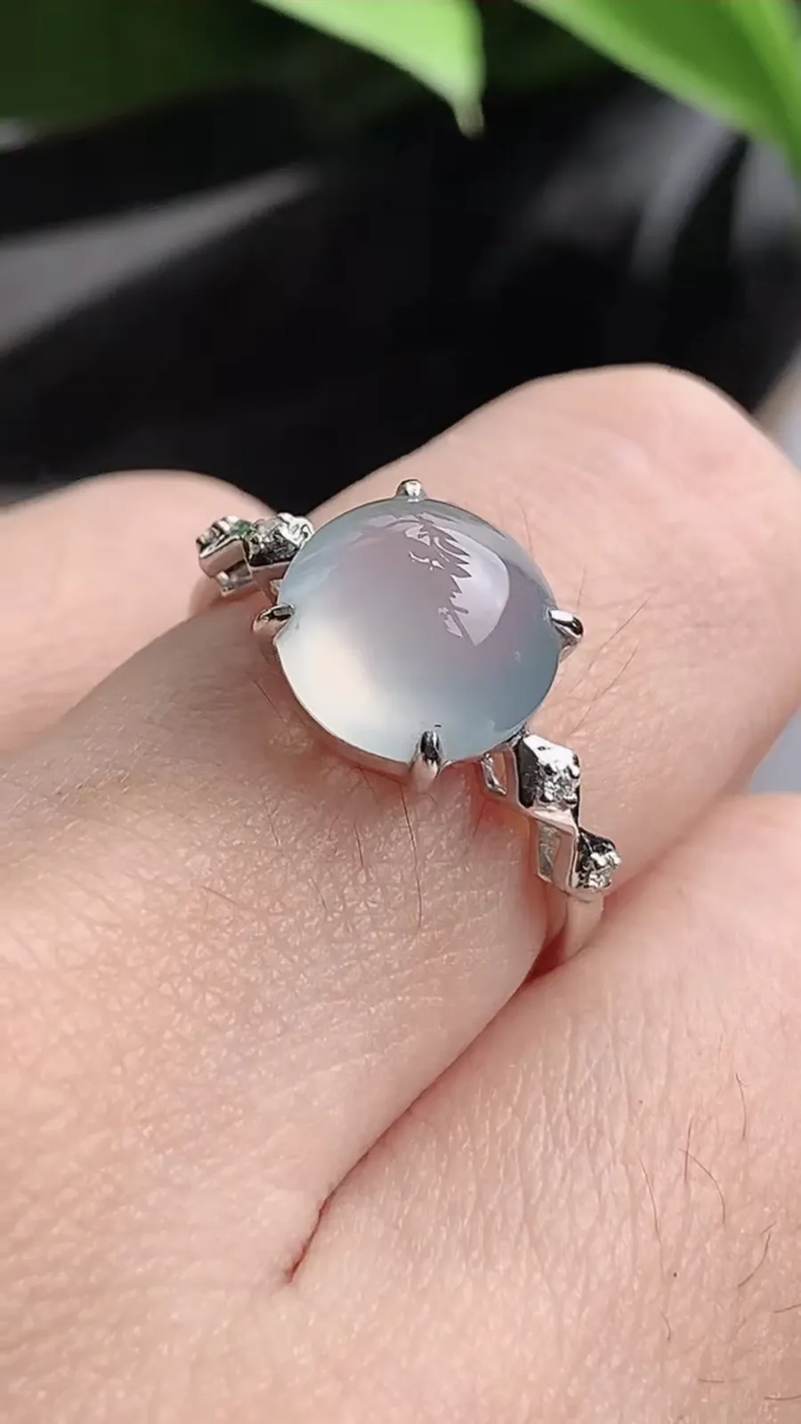 a货翡翠老坑冰种18K金镶嵌白月光蛋面戒指 圈口17.2裸石尺寸9.2mm 重量2.30g 1215