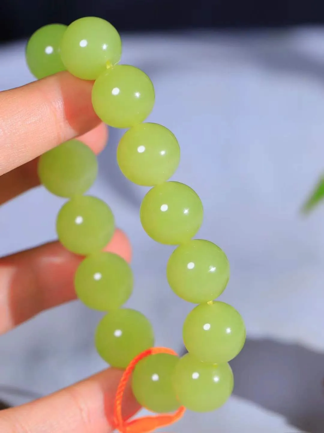 【珠圆玉润.手串】

精品和田玉黄口珠圆玉润手串 玉质温润细腻  整串打磨圆润，佩戴舒适。珠珠落玉盘，间关莺语花底滑，一生美好时光，无论身在何处，都有它相伴相守。事事顺遂，幸福美满，吉祥如意。重70.74克 尺寸取一14.8mm  FDL-791202068