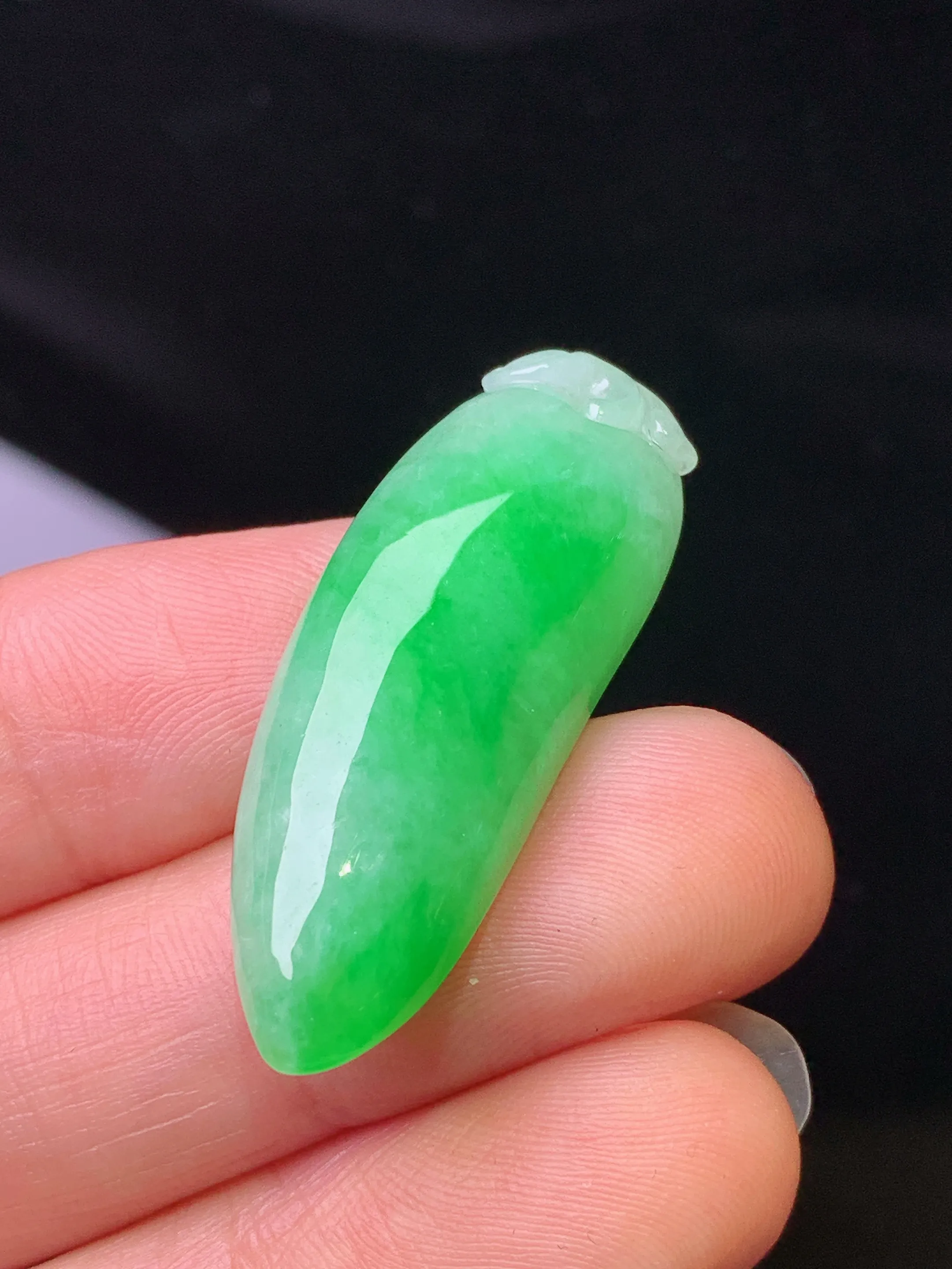 翠绿福瓜吊坠 玉质细腻 色泽清新艳丽 整体尺寸35*13*7.2