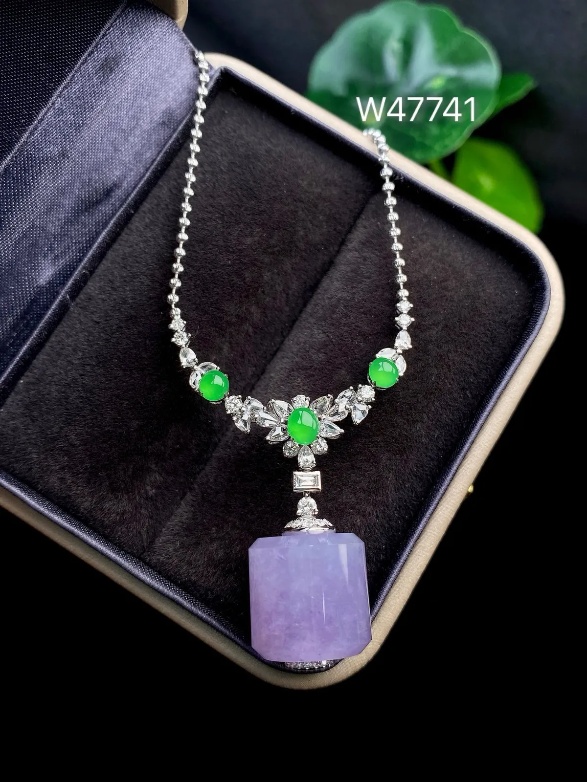 【冰种紫罗兰路路通锁骨链】种地上乘，冰感十足，通透起光，饱满圆润，18k金钻镶嵌，裸石尺寸12*12