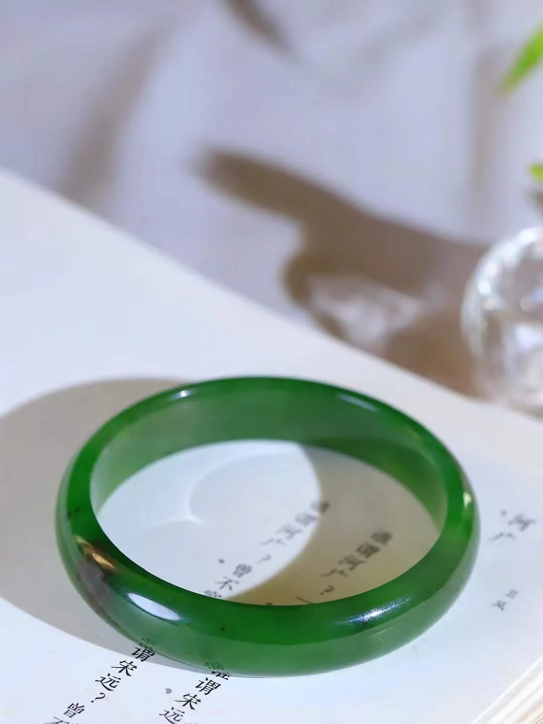 【碧波流转·手镯】

收藏级和田玉碧玉手镯，玉质细腻温润，手感舒适，️线条流畅，简约大气，美