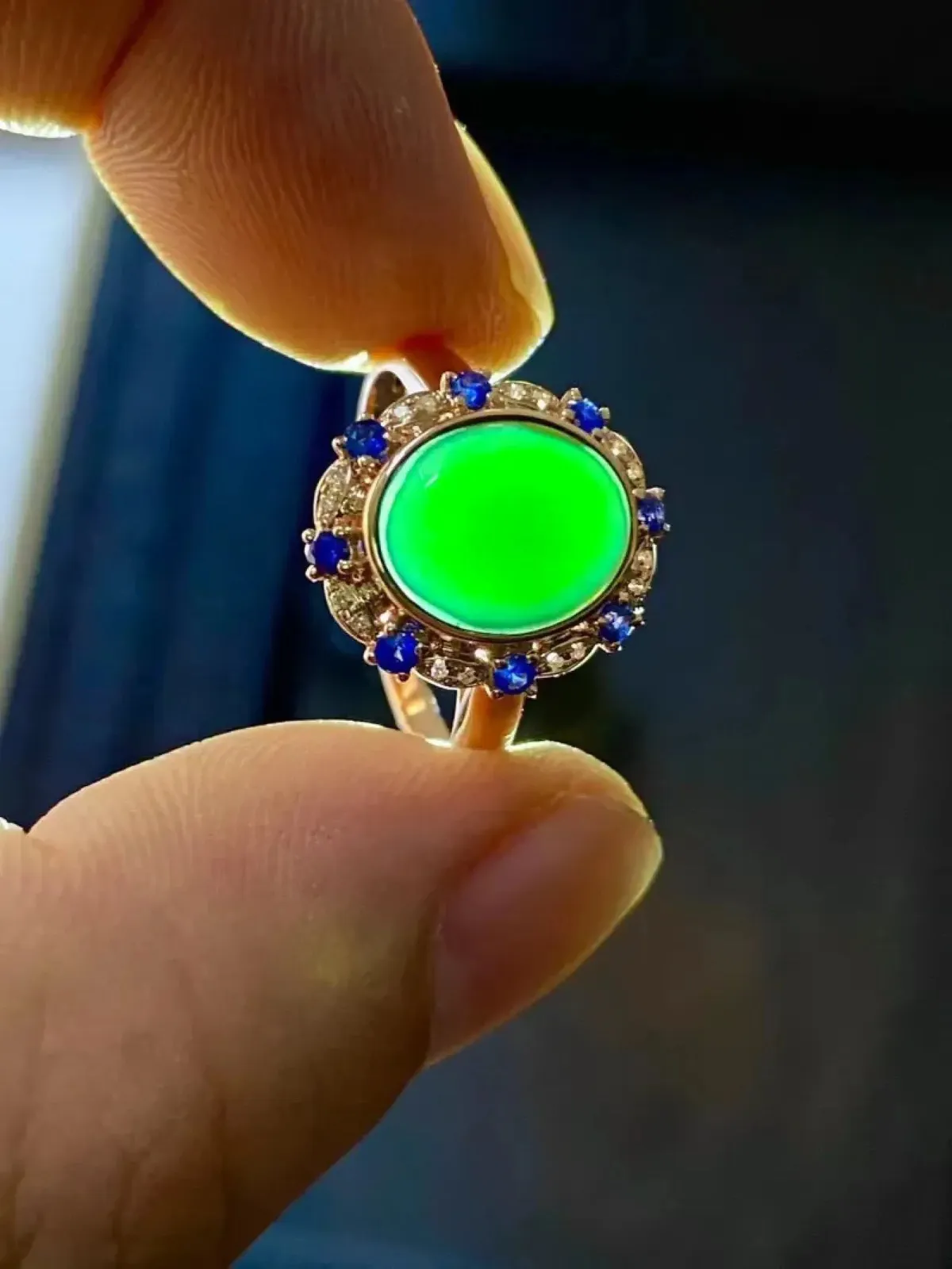 墨翠：【蛋面戒指】18K金+南非钻镶嵌，细腻干净，黑度极黑，性价比高·做工精致，打灯透绿 裸石尺寸：10.9*9.2*6.5