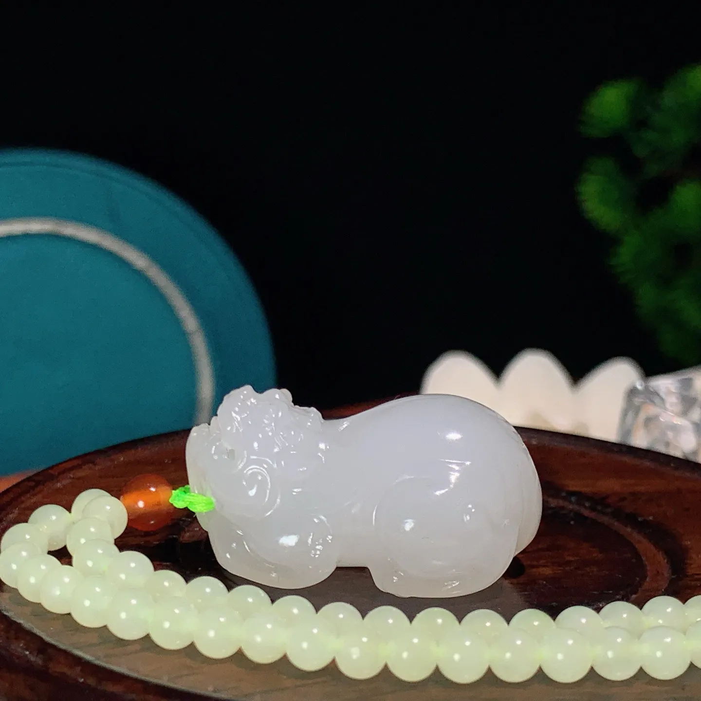 和田玉白玉招财进宝貔貅挂件。尺寸33/22/17重30克。玉质细腻油润。手推出油。佩戴高端典雅。lt251220