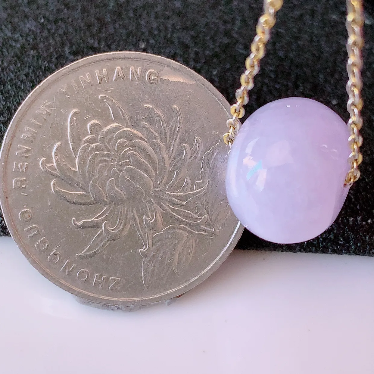 自然光实拍，冰润紫罗兰翡翠路路通吊坠，寓意好运连连，路路畅通，经典款式，财运滚滚， 路路通，佩戴效果更好！配银链子#57.16