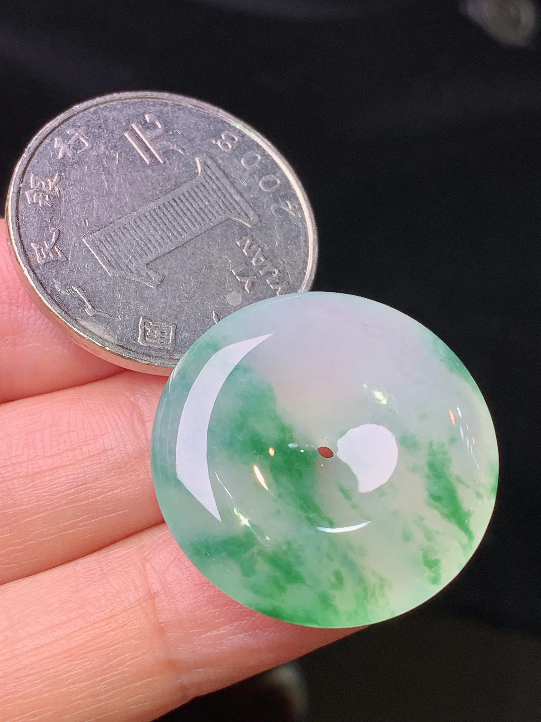 冰种飘绿平安扣吊坠 玉质细腻 色泽清新 艳丽 整体尺寸25.5*5.6