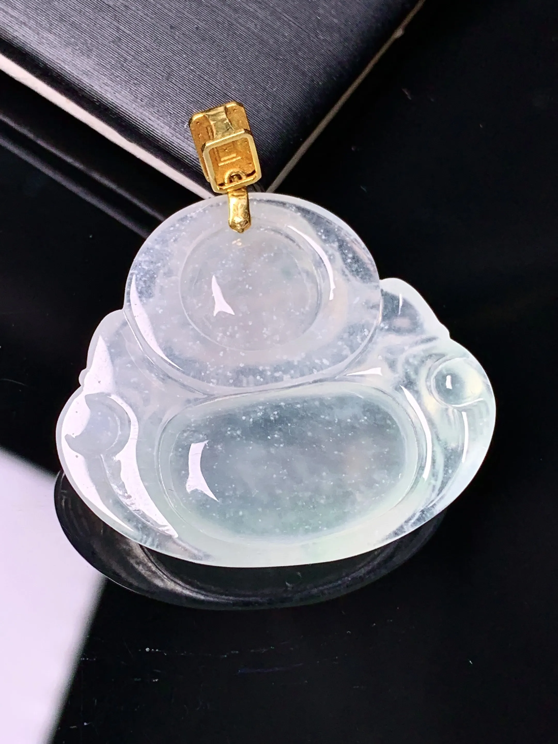 18k金钻镶嵌冰种佛公吊坠 玉质细腻 色泽清新艳丽 整体尺寸34.6*30.8*5.8