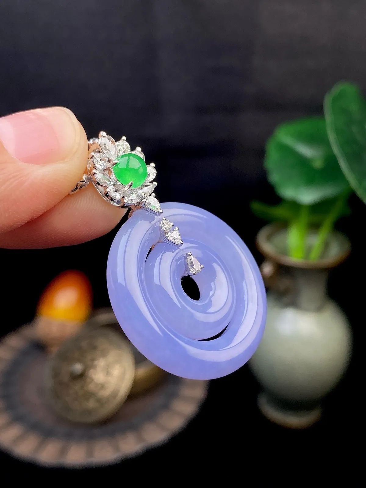 【冰种紫罗兰扣】甜甜圈双扣，质地细腻，冰感十足，通透闪亮，18k金钻镶嵌，裸石尺寸25.7**5毫米