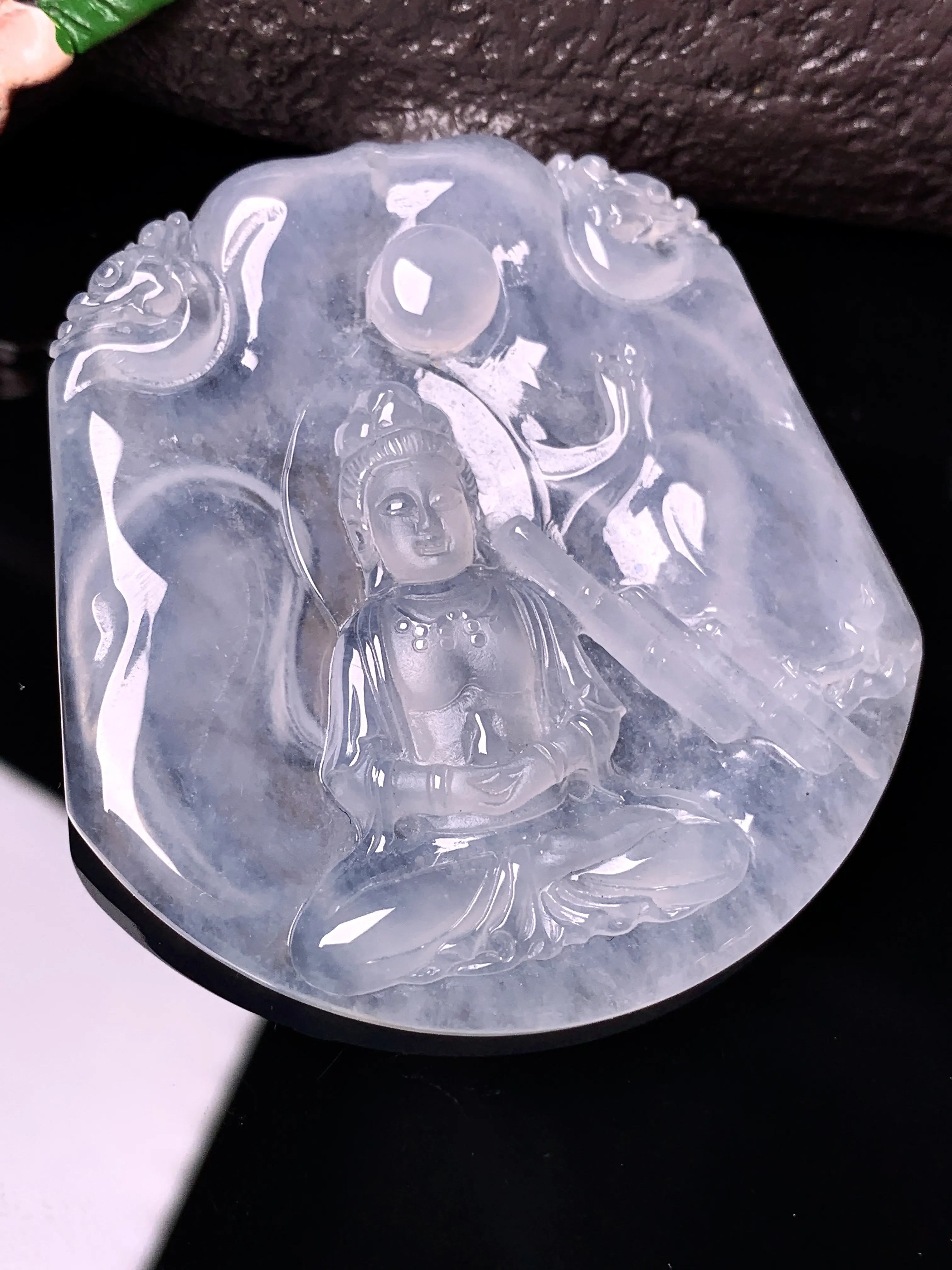 冰种观音菩萨吊坠 玉质细腻 色泽清新艳丽 整体尺寸54*50.2*5.5