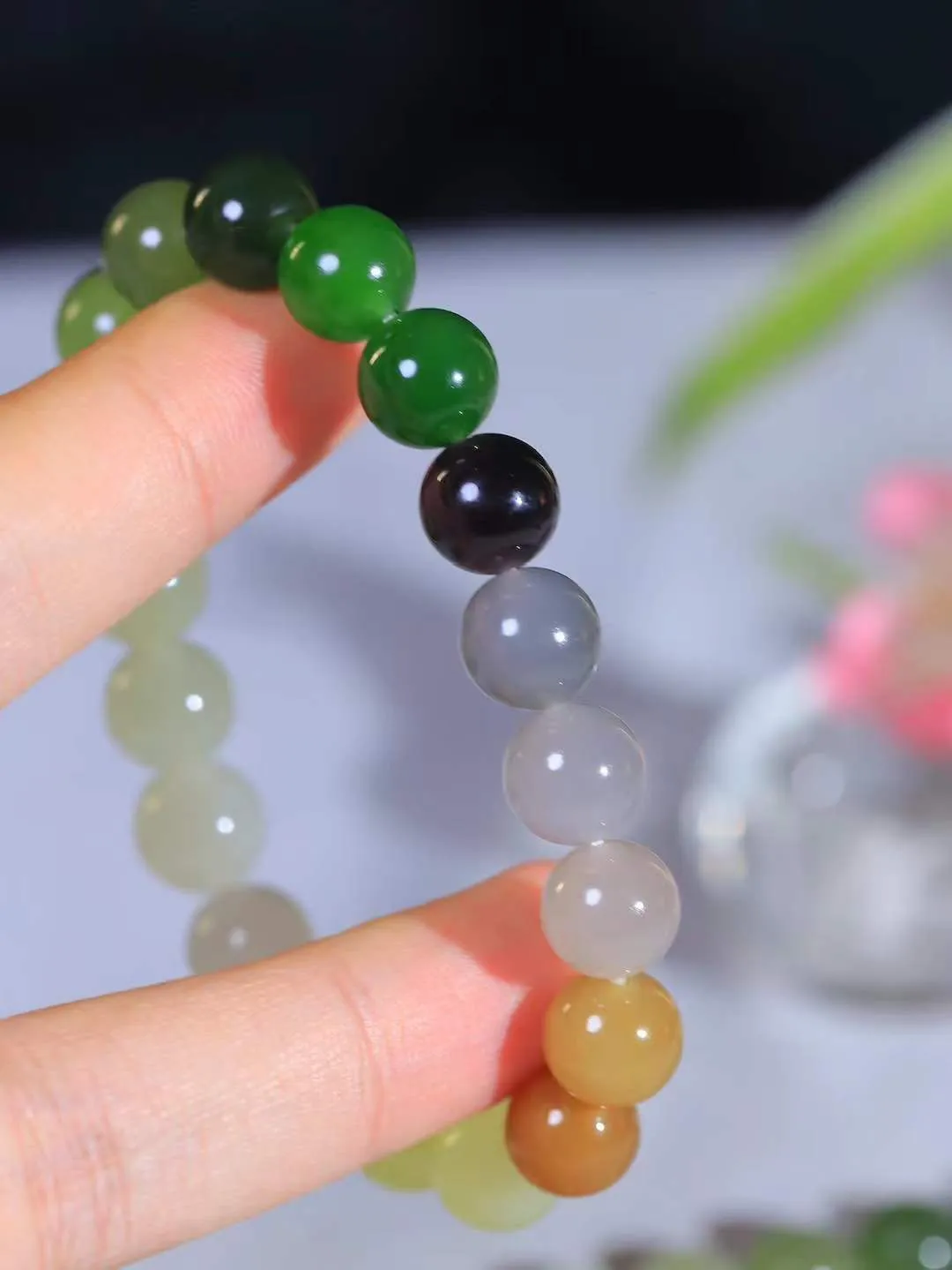 一套【珠圆玉润.套装】

精品和田玉多宝珠圆玉润项链 手串玉质细腻油润 饱满光滑 质朴无华，悠远简单，人心境界远，百世修炼深，心灵常驻善意持，觉悟人生百世修。项链重77.4克 尺寸取一10mm   手串重29.3克  尺寸取一10mm  751201000A