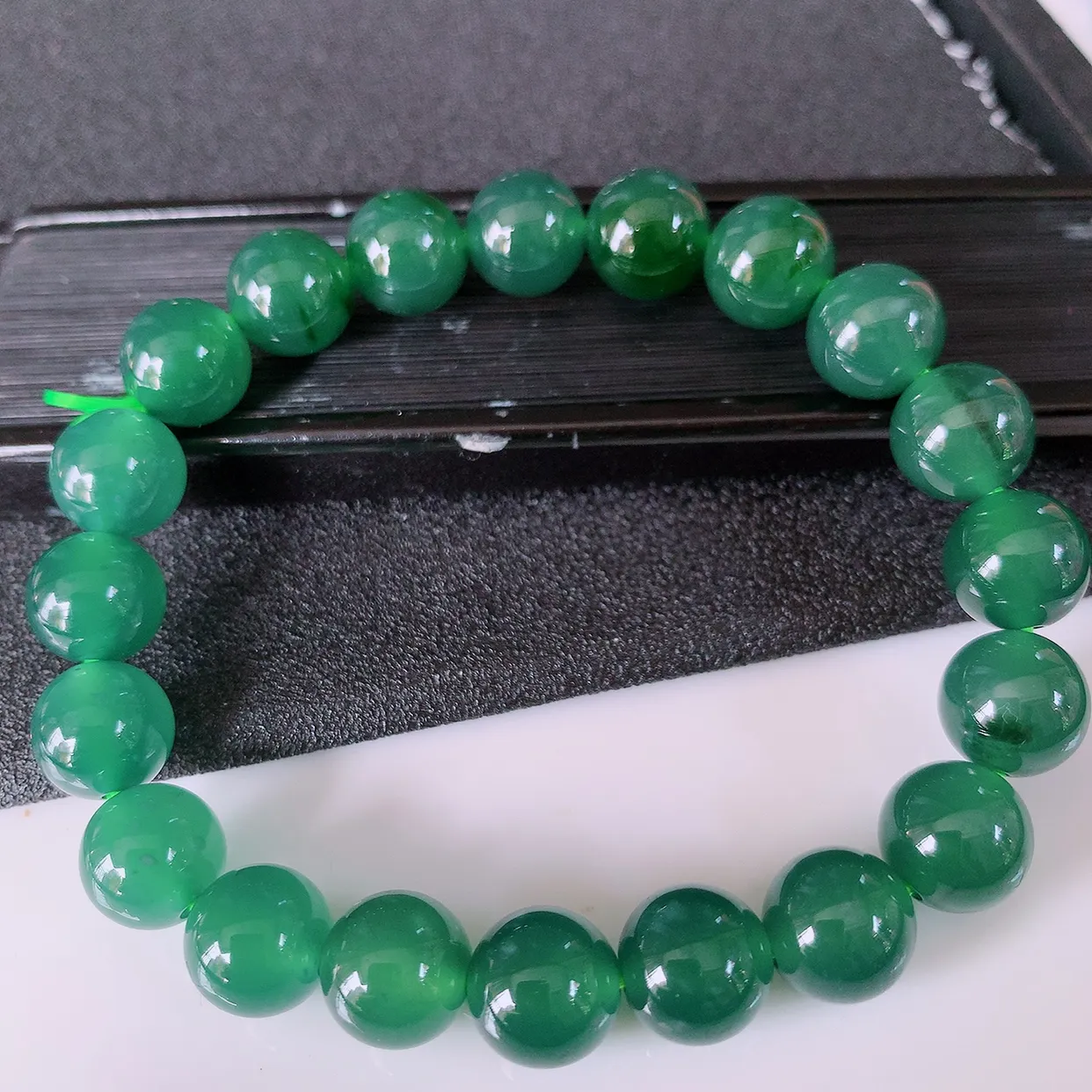 自然光实拍，冰种飘花翡翠手串手链，种老水足，冰清玉润  颜色漂亮  #46.18取一尺寸10