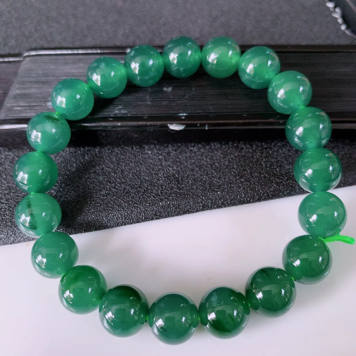 自然光实拍，冰种飘花翡翠手串手链，种老水足，冰清玉润  颜色漂亮  #46.18取一尺寸10