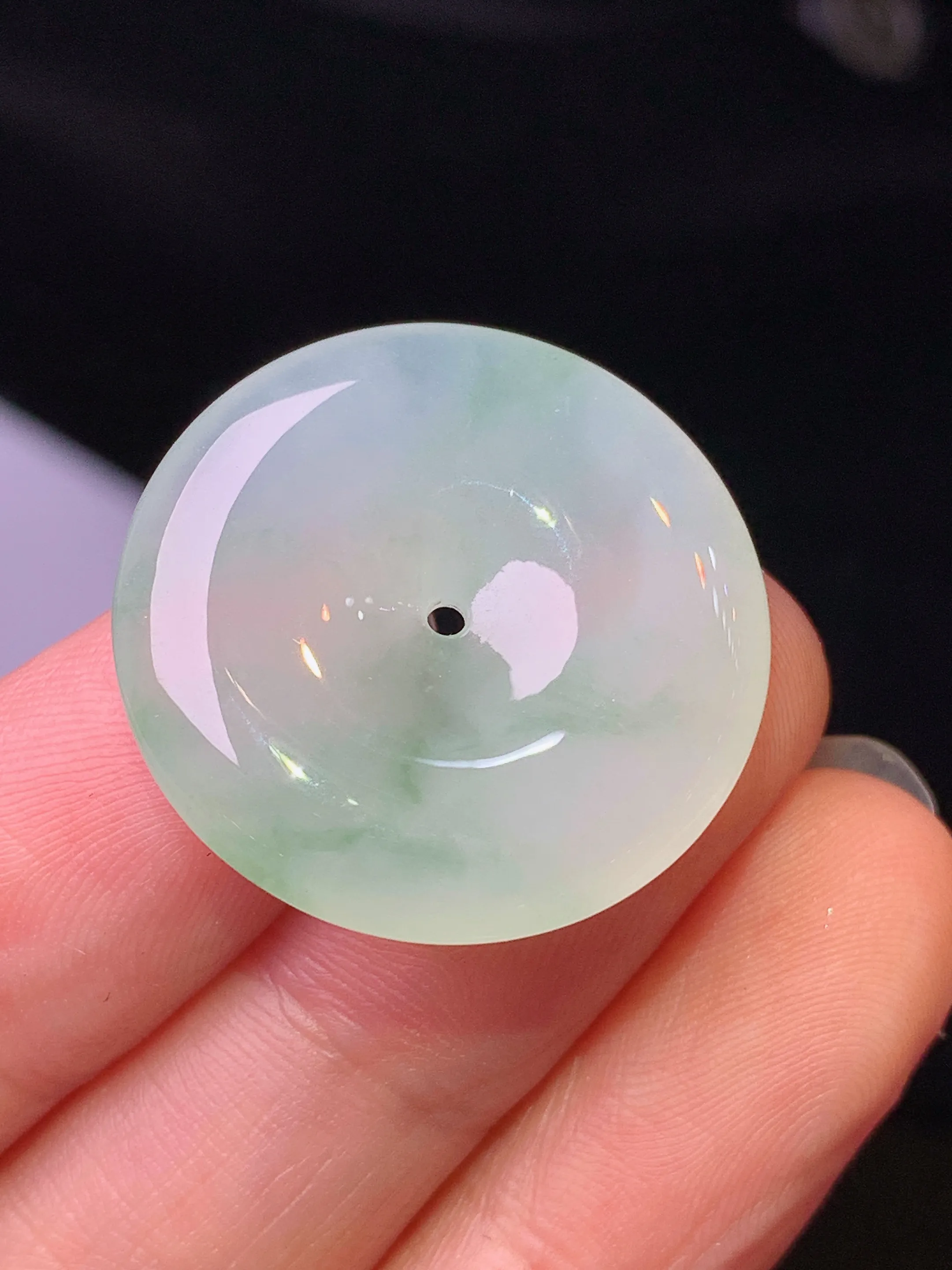 飘绿平安扣吊坠 玉质细腻 色泽清新艳丽 整体尺寸24.5*5.5