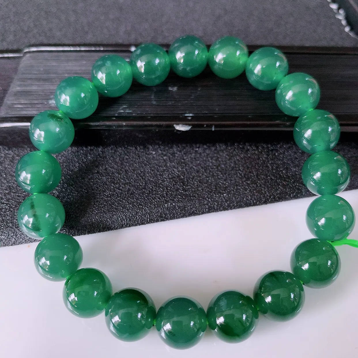 自然光实拍，冰种飘花翡翠手串手链，种老水足，冰清玉润  颜色漂亮  #46.18取一尺寸10