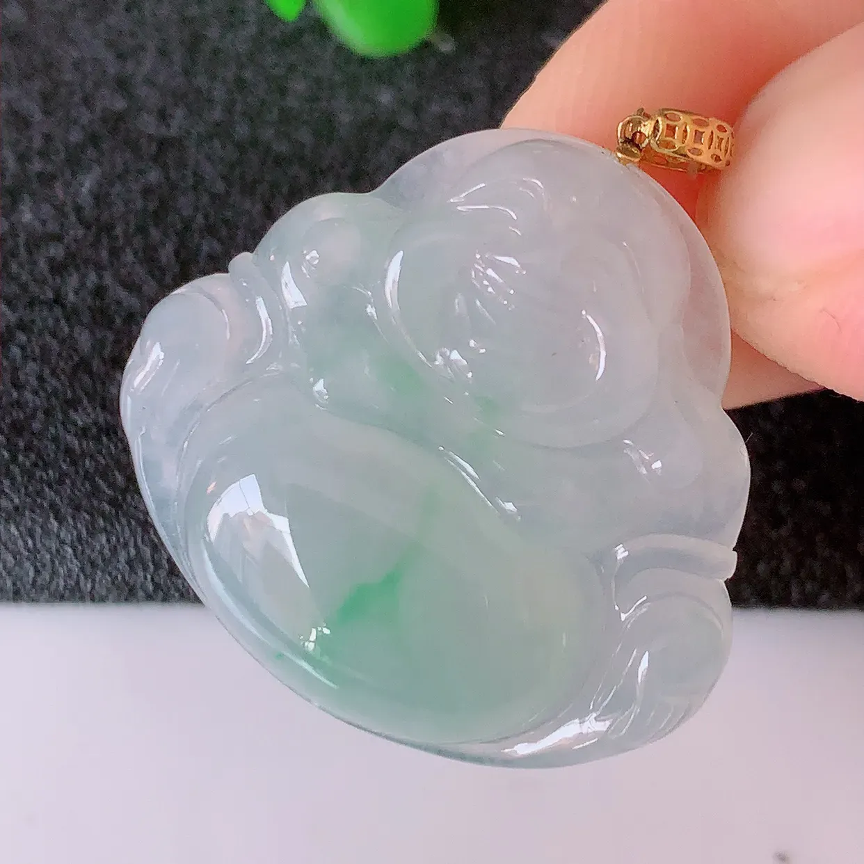 18K金镶嵌冰种飘绿翡翠佛公吊坠，玉笑佛，饱满，开脸喜庆，品佳品，配戴优雅迷人！#49.18整体29裸石25.5*23.8*5.6