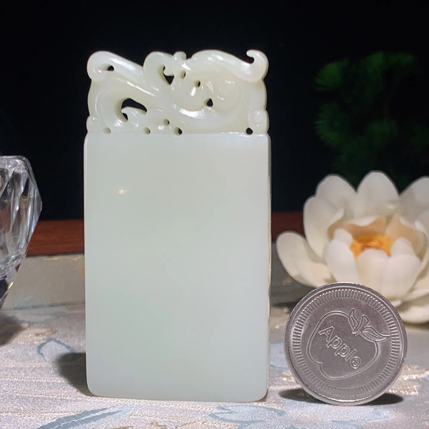 收藏级！新疆和田玉蓝翠平安无事牌挂件。尺寸72/38/12重89克。玉质细腻油润。手推出油。品相大气。lt251220