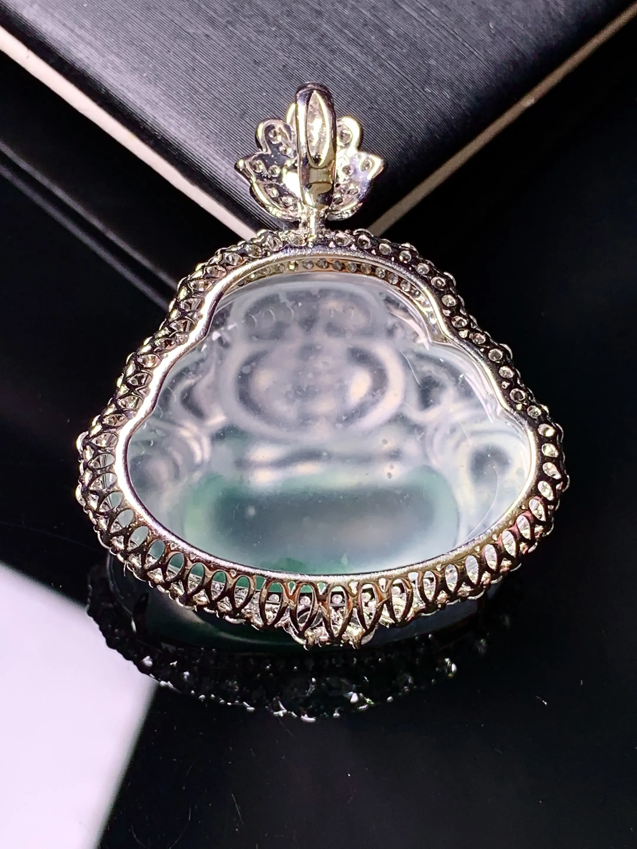 18k金钻镶嵌冰种佛公吊坠 玉质细腻 色泽清新艳丽 整体尺寸34.6*29.5*10.8