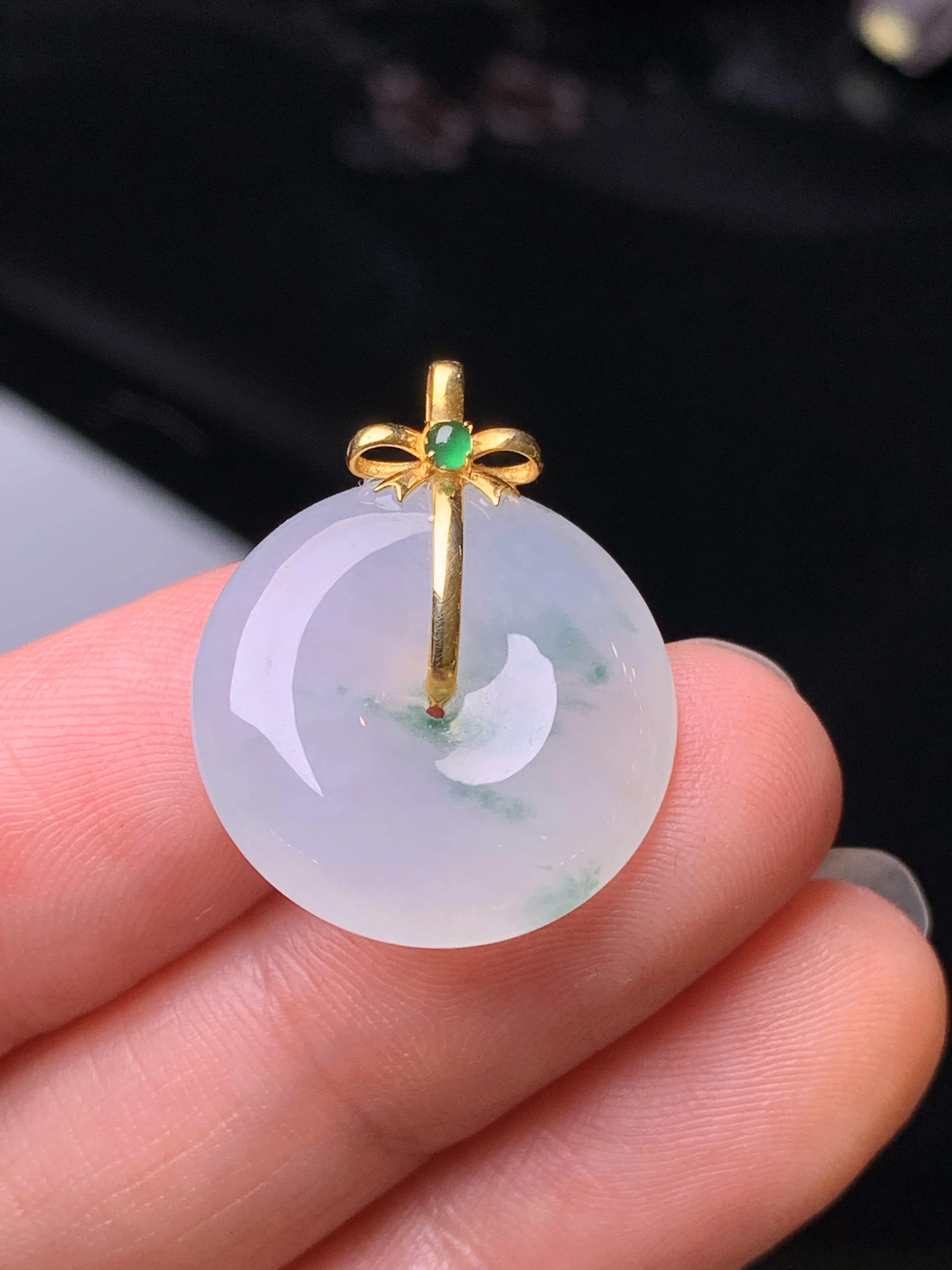18k金镶嵌冰种平安扣吊坠 玉质细腻 色泽清新艳丽 整体尺寸23.5*18.8*5.2