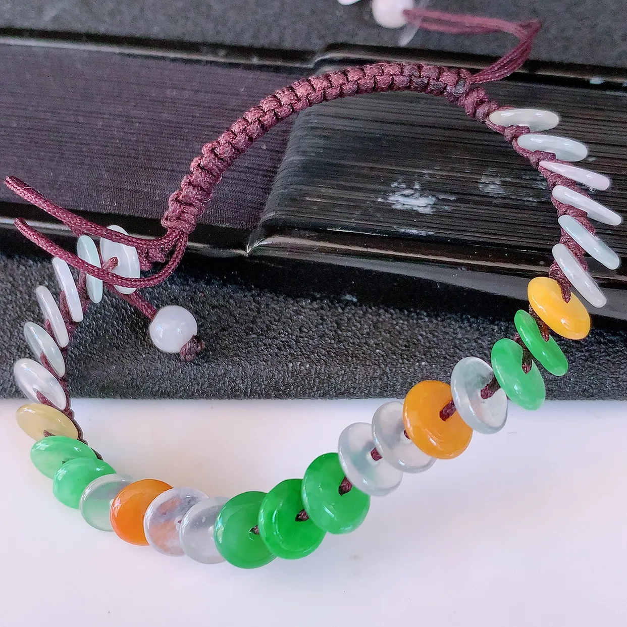 自然光实拍，冰润多彩翡翠平安扣手串手链，种老水足，冰清玉润   颜色漂亮  #46.16取一尺寸6.6