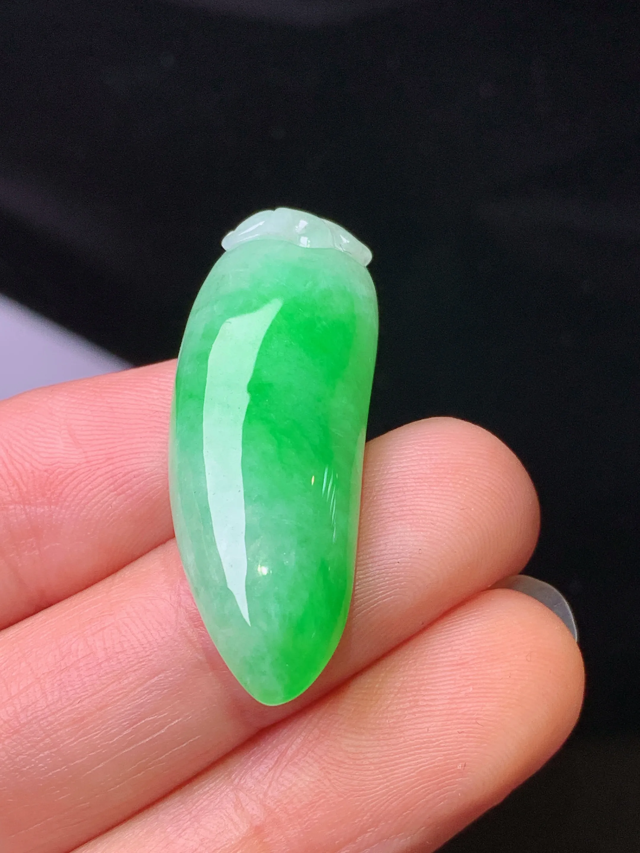 翠绿福瓜吊坠 玉质细腻 色泽清新艳丽 整体尺寸35*13*7.2