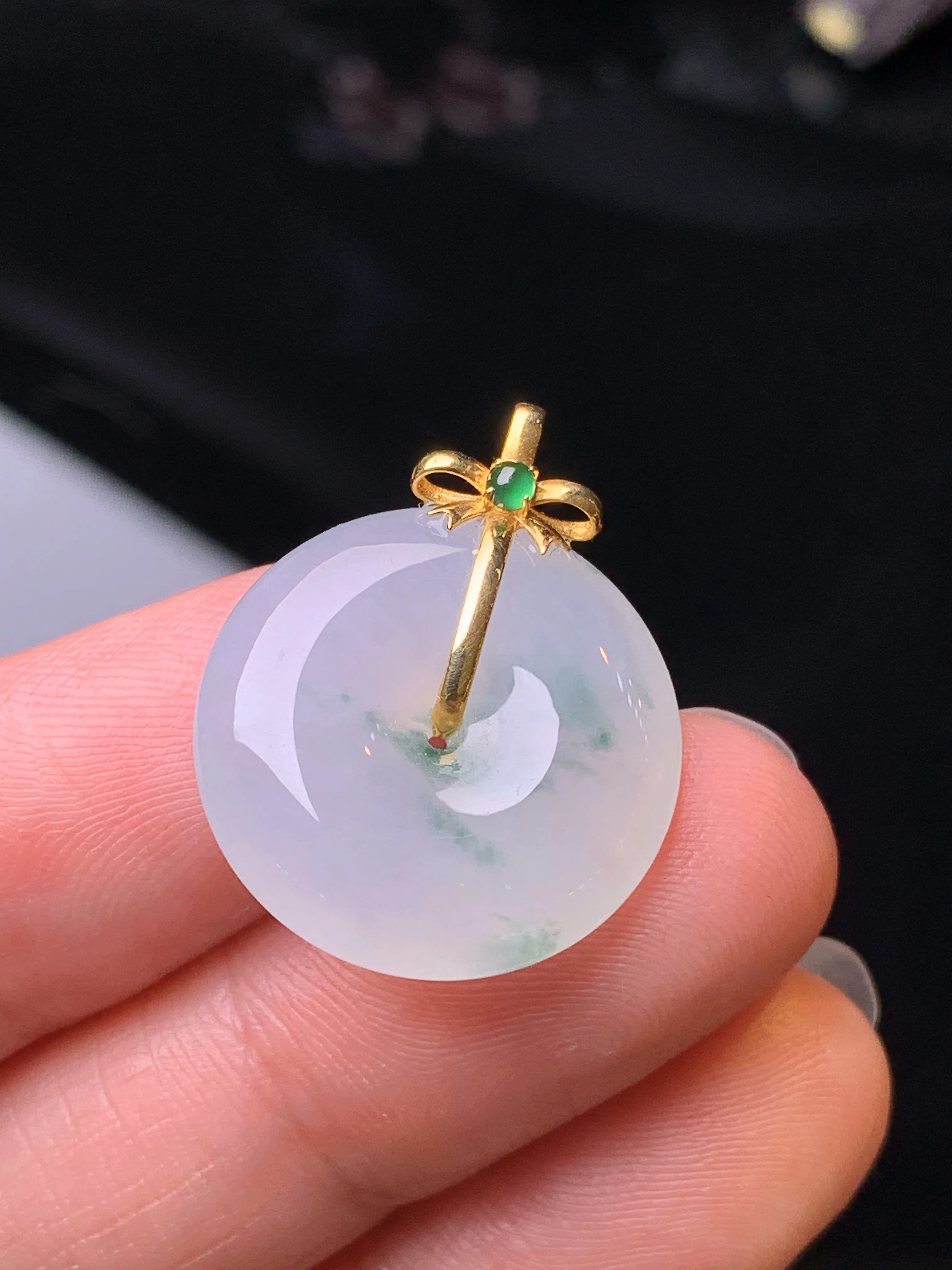 18k金镶嵌冰种平安扣吊坠 玉质细腻 色泽清新艳丽 整体尺寸23.5*18.8*5.2